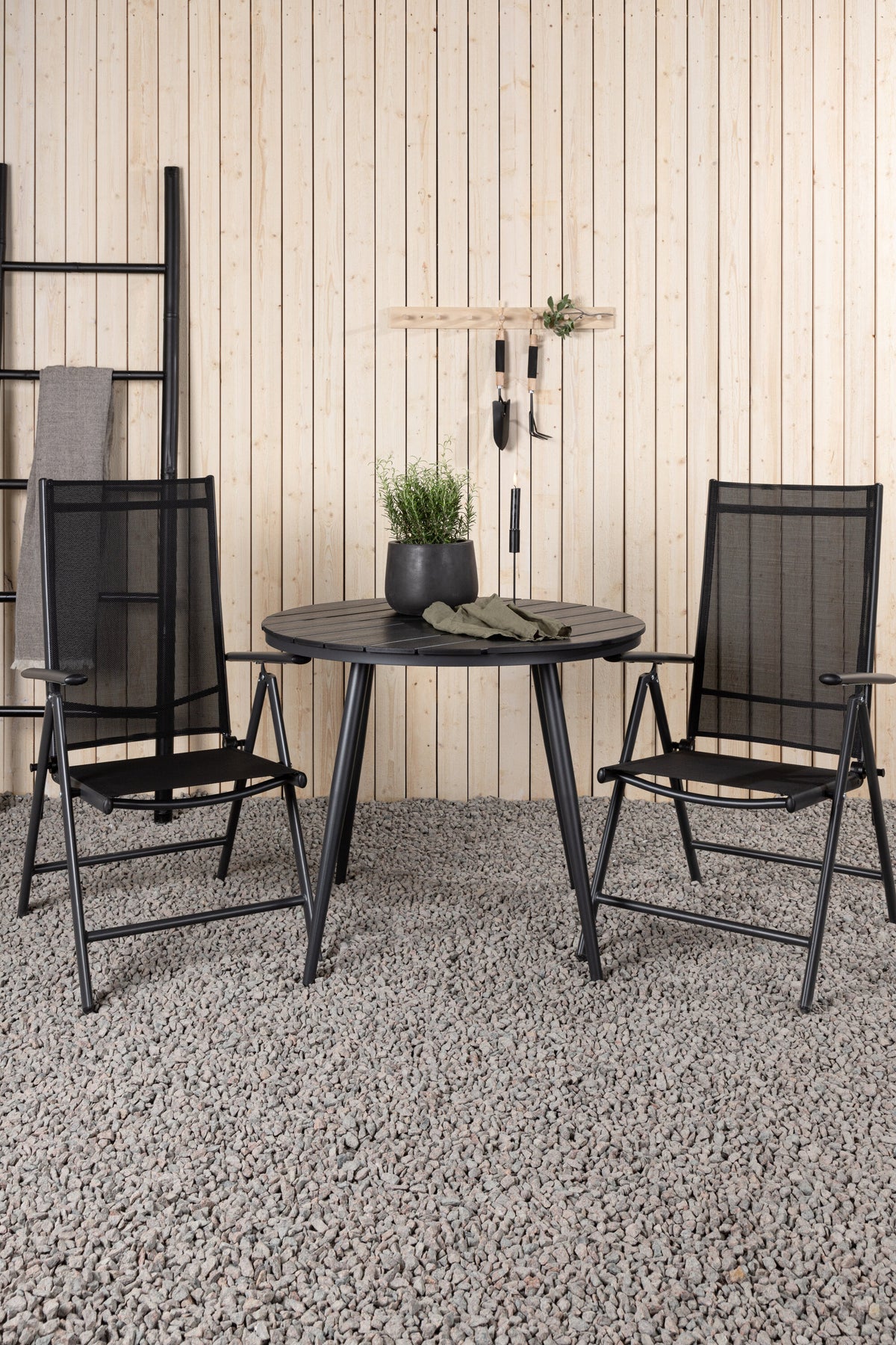 Break Matbord med Break Stolarna – Bord: ⌀90 Stol: 62x107,5x55