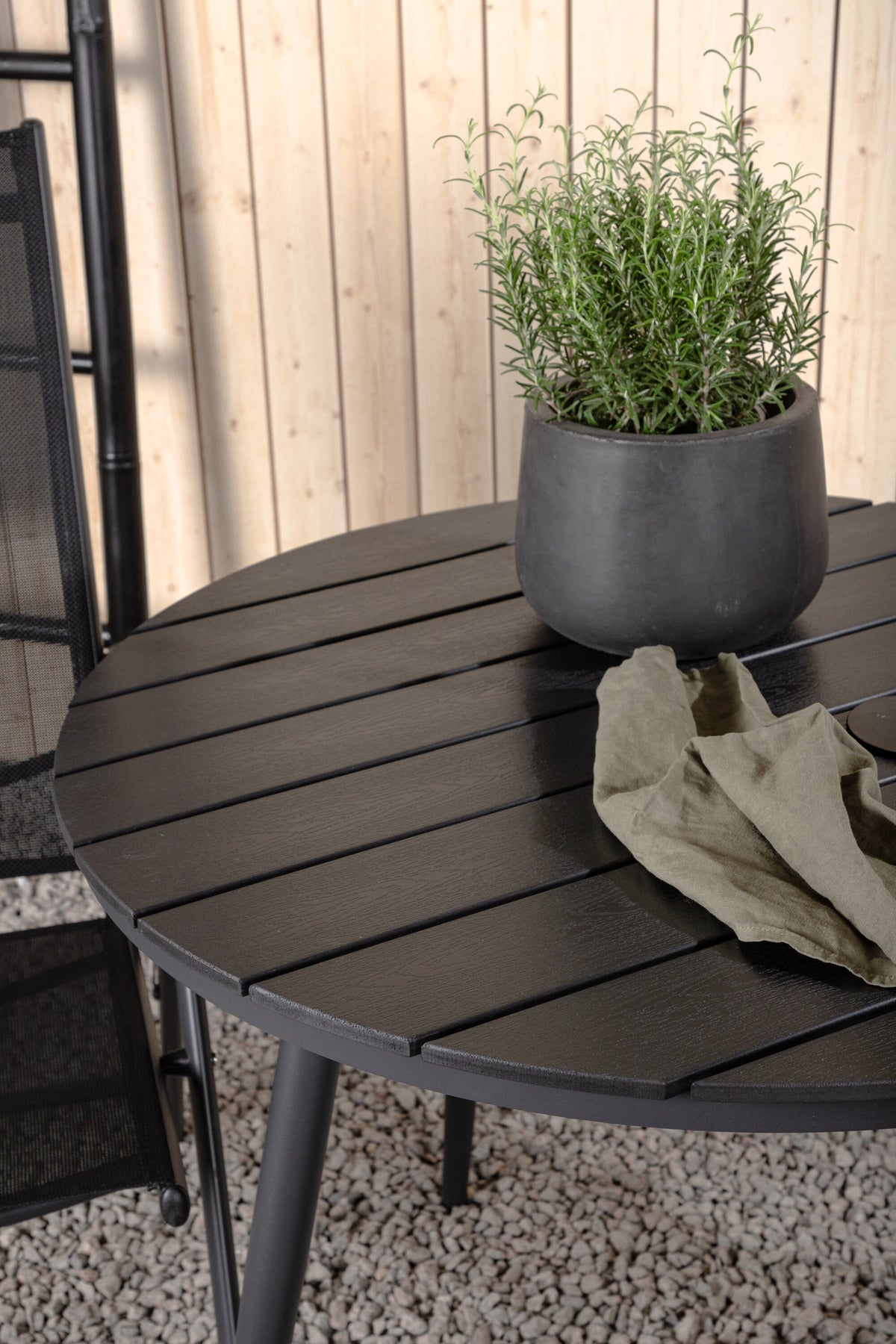 Break Matbord med Break Stolarna – Bord: ⌀90 Stol: 62x107,5x55