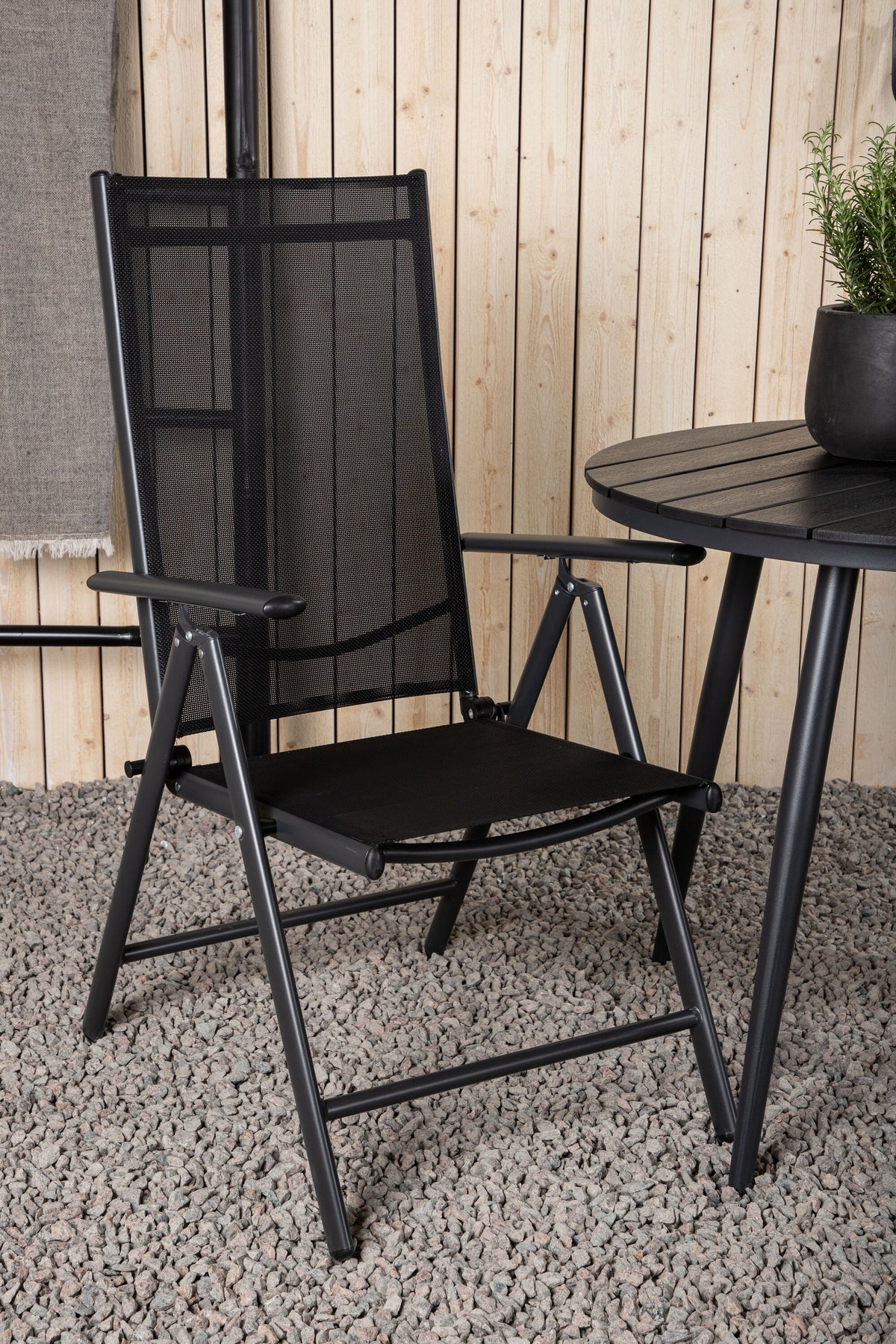 Break Matbord med Break Stolarna – Bord: ⌀90 Stol: 62x107,5x55