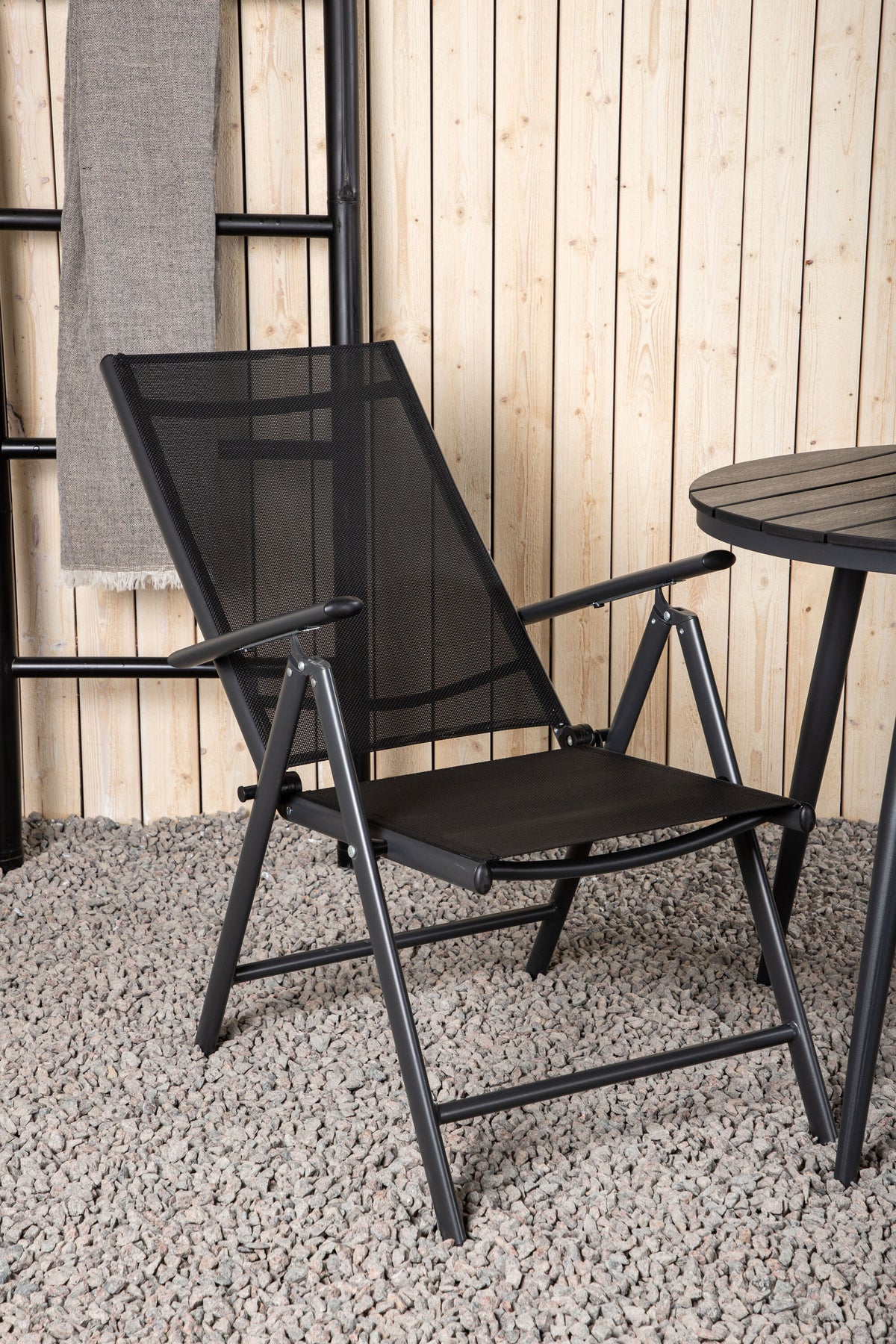 Break Matbord med Break Stolarna – Bord: ⌀90 Stol: 62x107,5x55