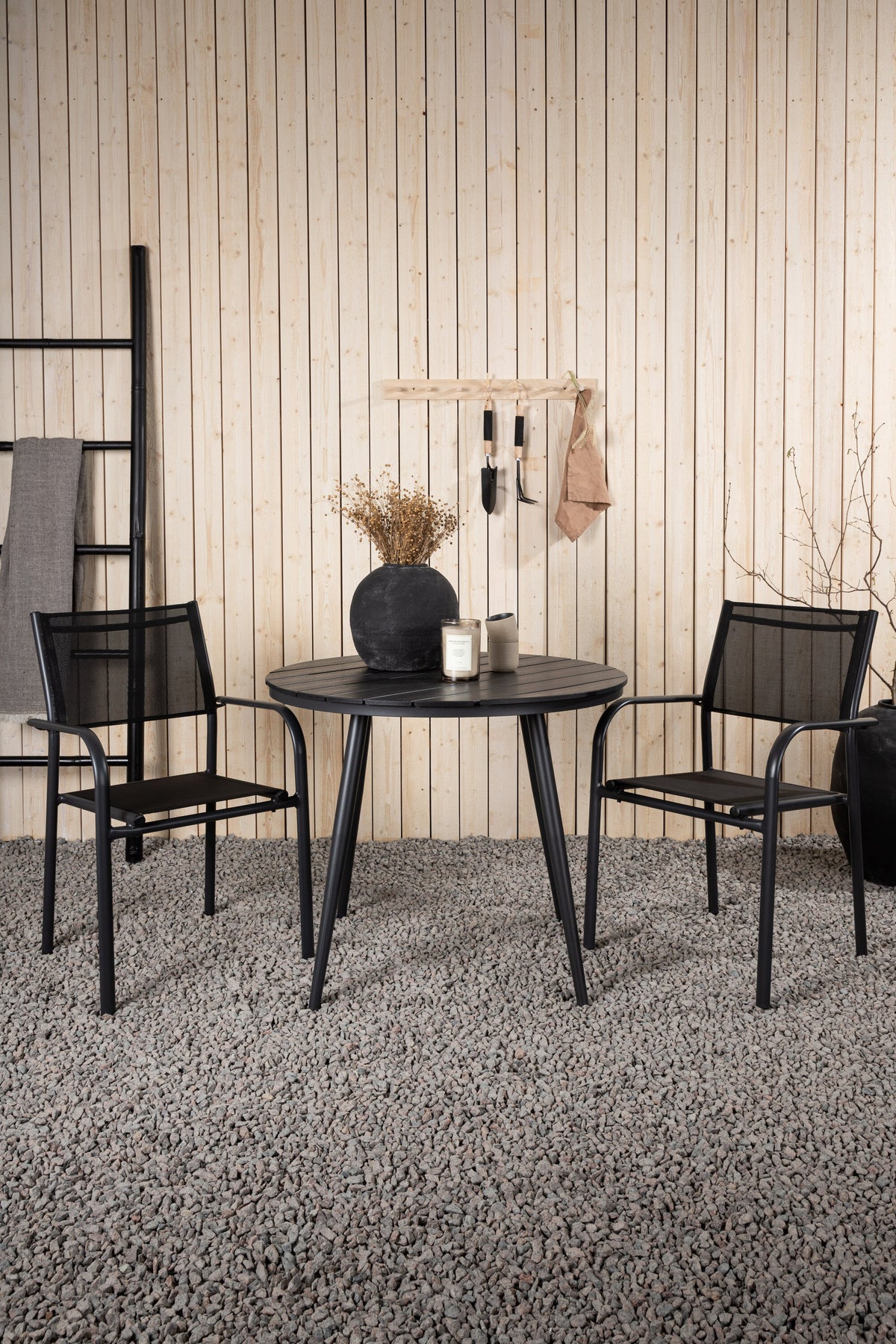 Break Matbord med Santorini Stolarna – Bord: ⌀90 Stol: 58x88x56