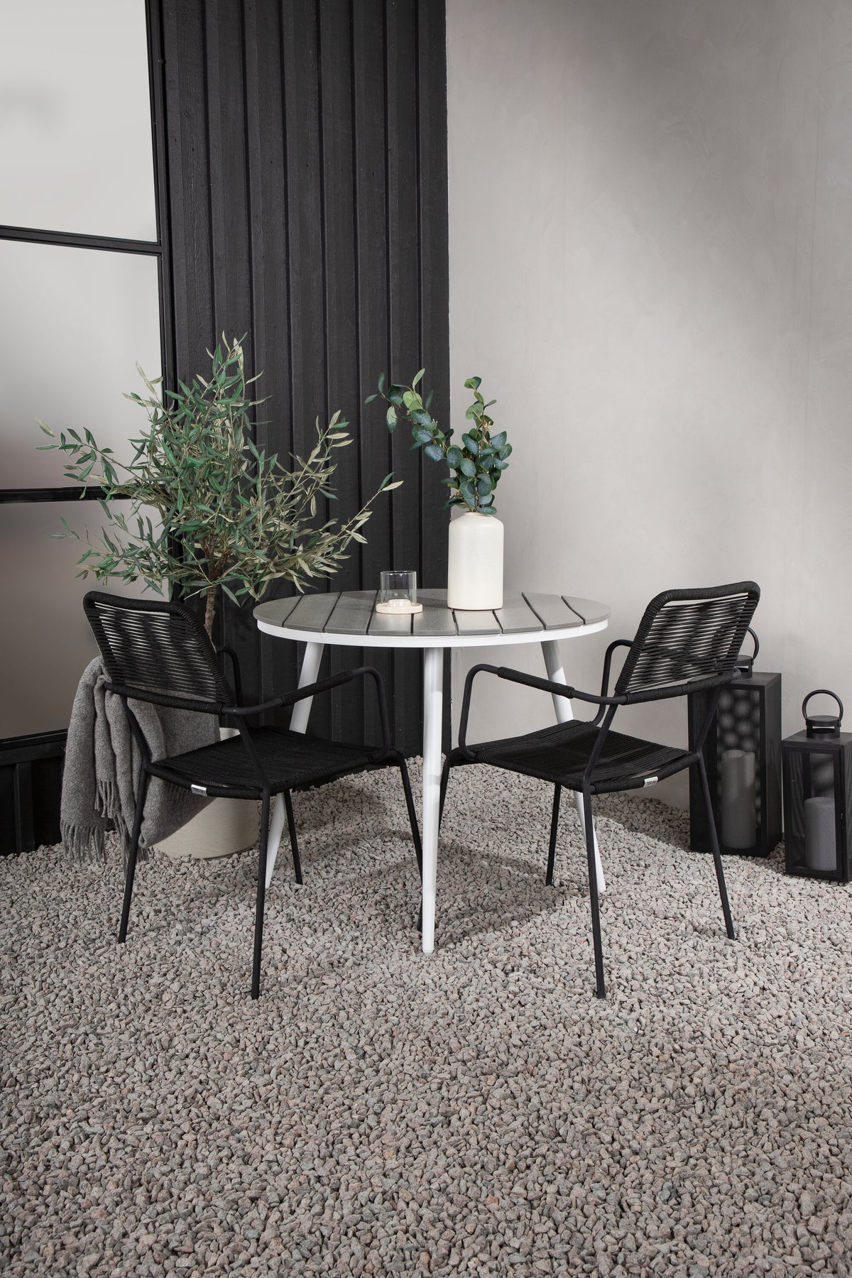 Break Matbord med Lindos Stolarna – Bord: ⌀90 Stol: 66x85x55