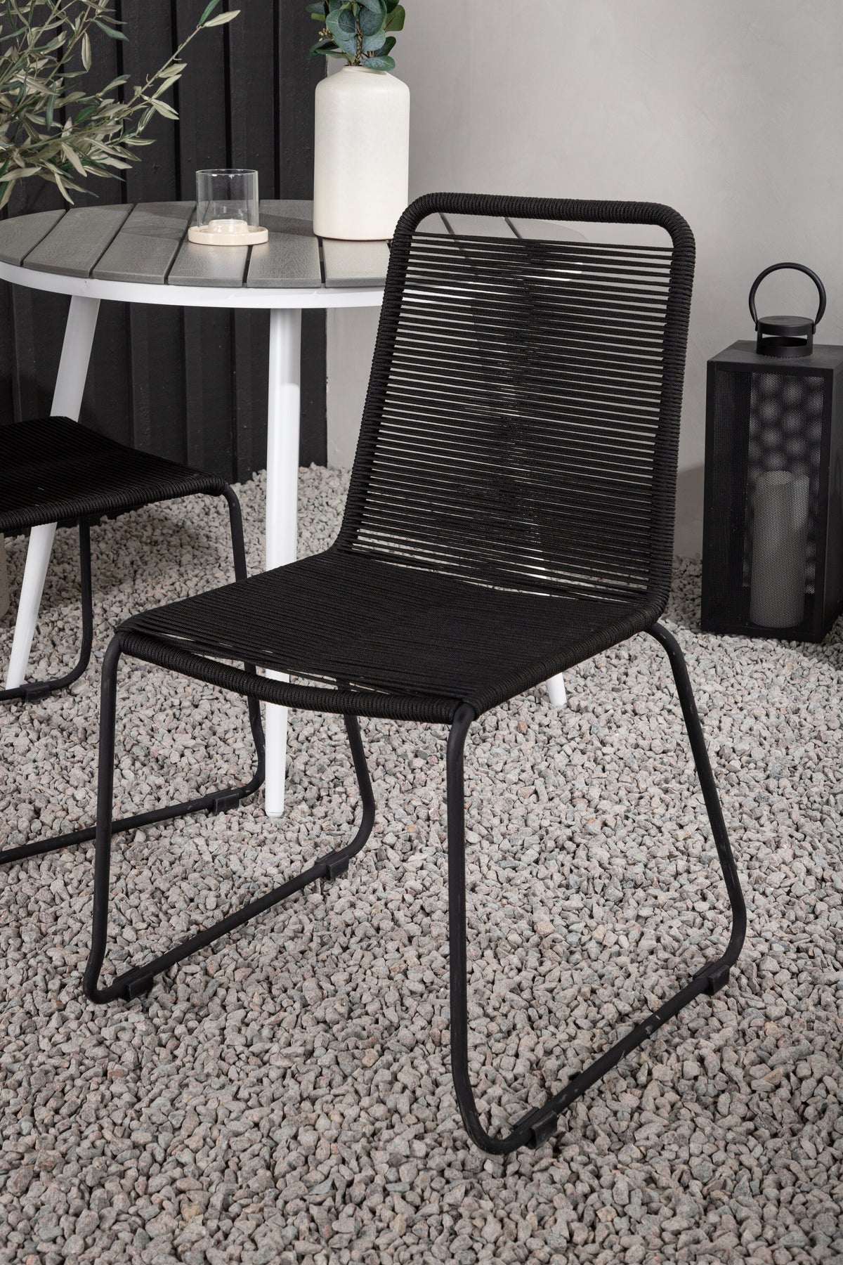 Break Matbord med Lindos Stolarna – Bord: ⌀90 Stol: 59x86x57