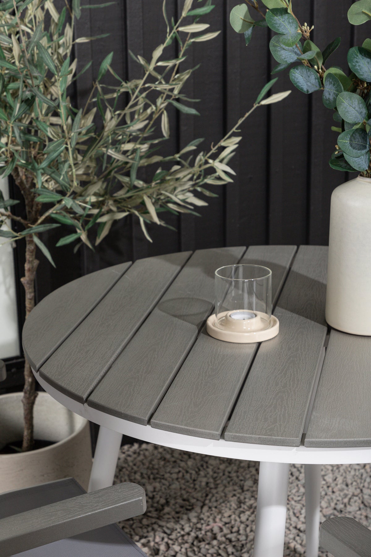 Break Matbord med Albany Stolarna – Bord: ⌀90 Stol: 67x109,5x59
