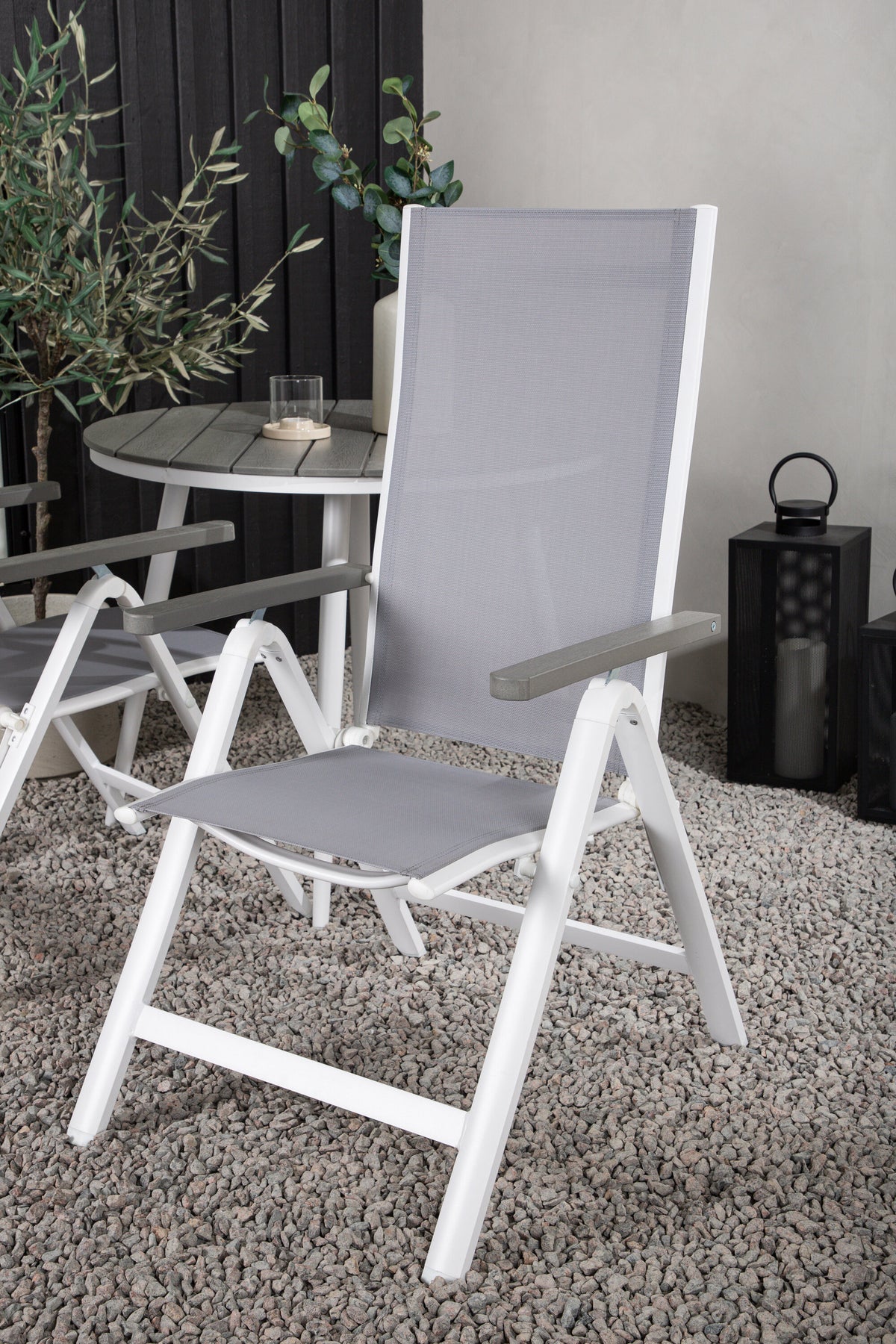 Break Matbord med Albany Stolarna – Bord: ⌀90 Stol: 67x109,5x59