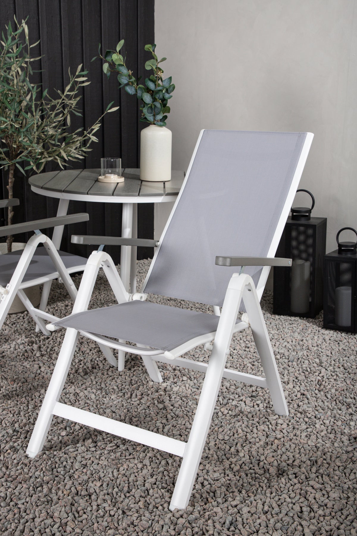 Break Matbord med Albany Stolarna – Bord: ⌀90 Stol: 67x109,5x59