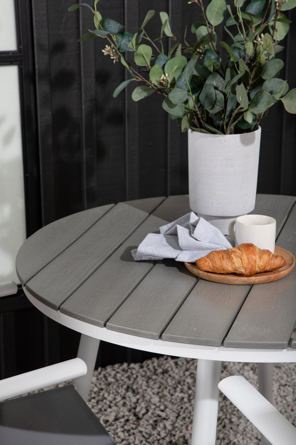 Break Matbord med Break Stolarna – Bord: ⌀90 Stol: 62x107,5x55