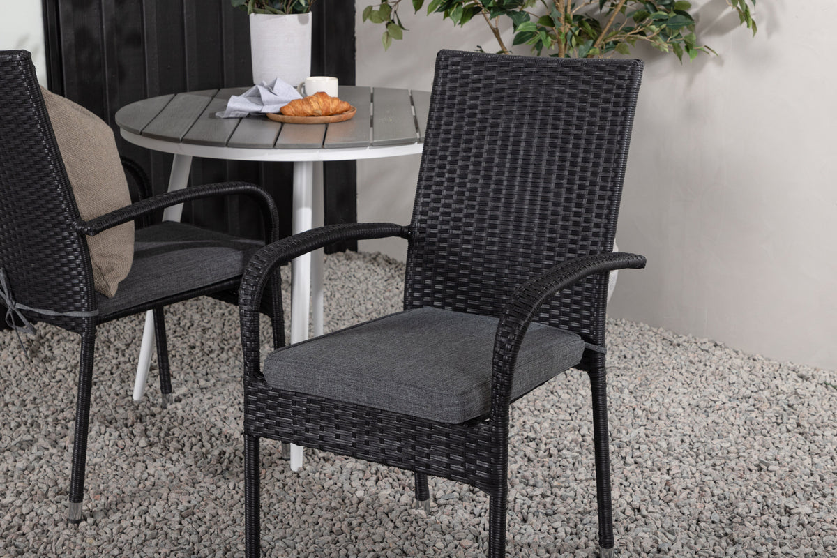Break Matbord med Anna Stolarna – Bord: ⌀90 Stol: 64x95x55