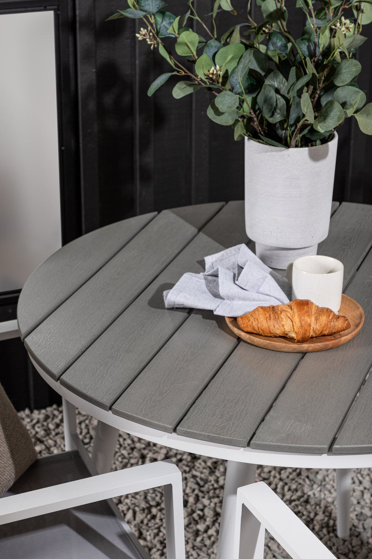 Break Matbord med Copacabana Stolarna – Bord: ⌀90 Stol: 60,5x88x56,5