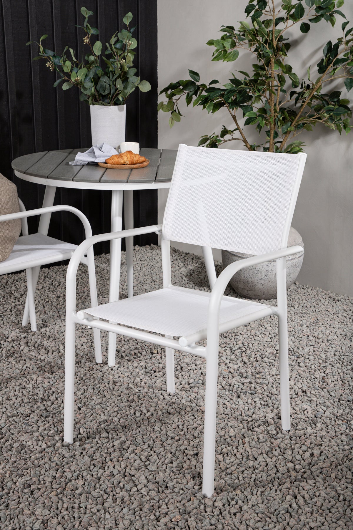 Break Matbord med Santorini Stolarna – Bord: ⌀90 Stol: 58x89x56