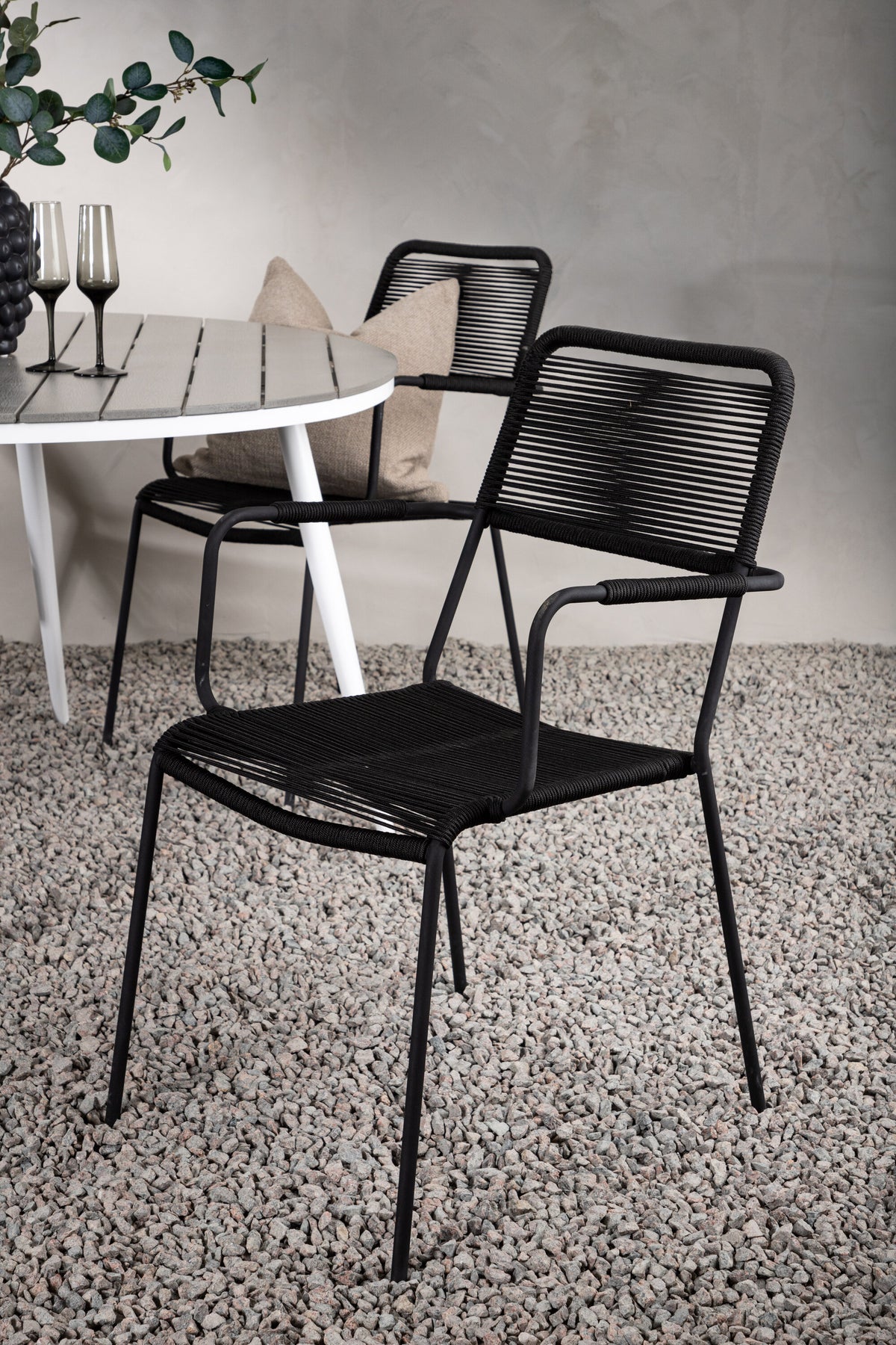 Break Matbord med Lindos Stolarna – Bord: ⌀120 Stol: 66x85x55