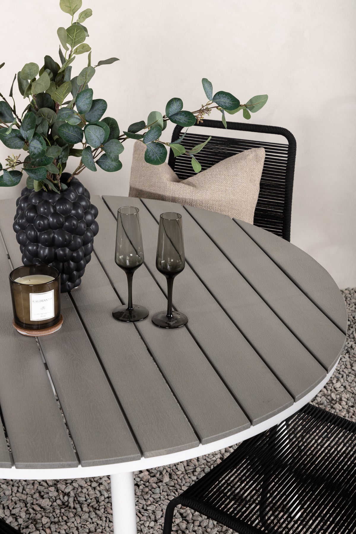 Break Matbord med Lindos Stolarna – Bord: ⌀120 Stol: 59x86x57