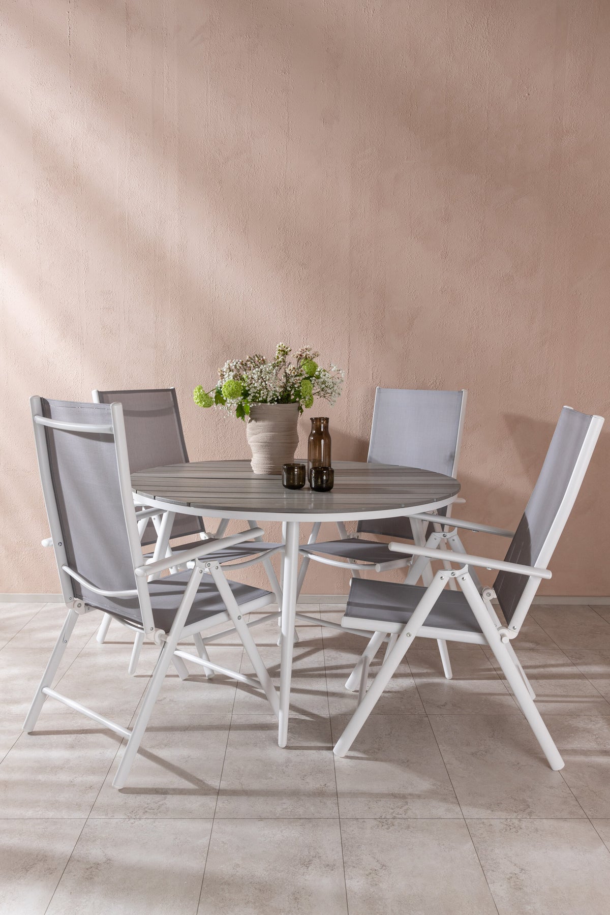 Break Matbord med Break Stolarna – Bord: ⌀120 Stol: 62x107,5x55