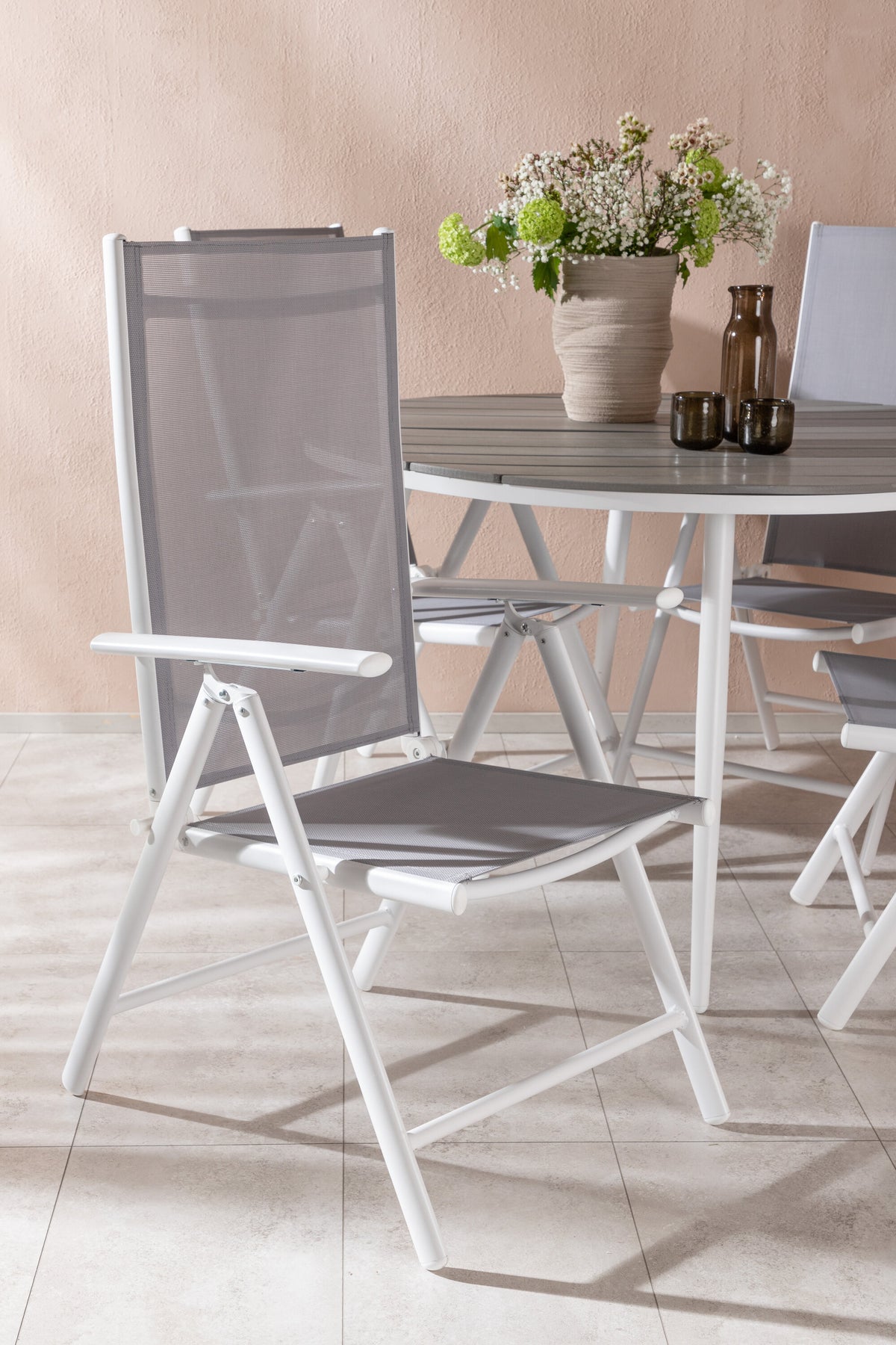 Break Matbord med Break Stolarna – Bord: ⌀120 Stol: 62x107,5x55