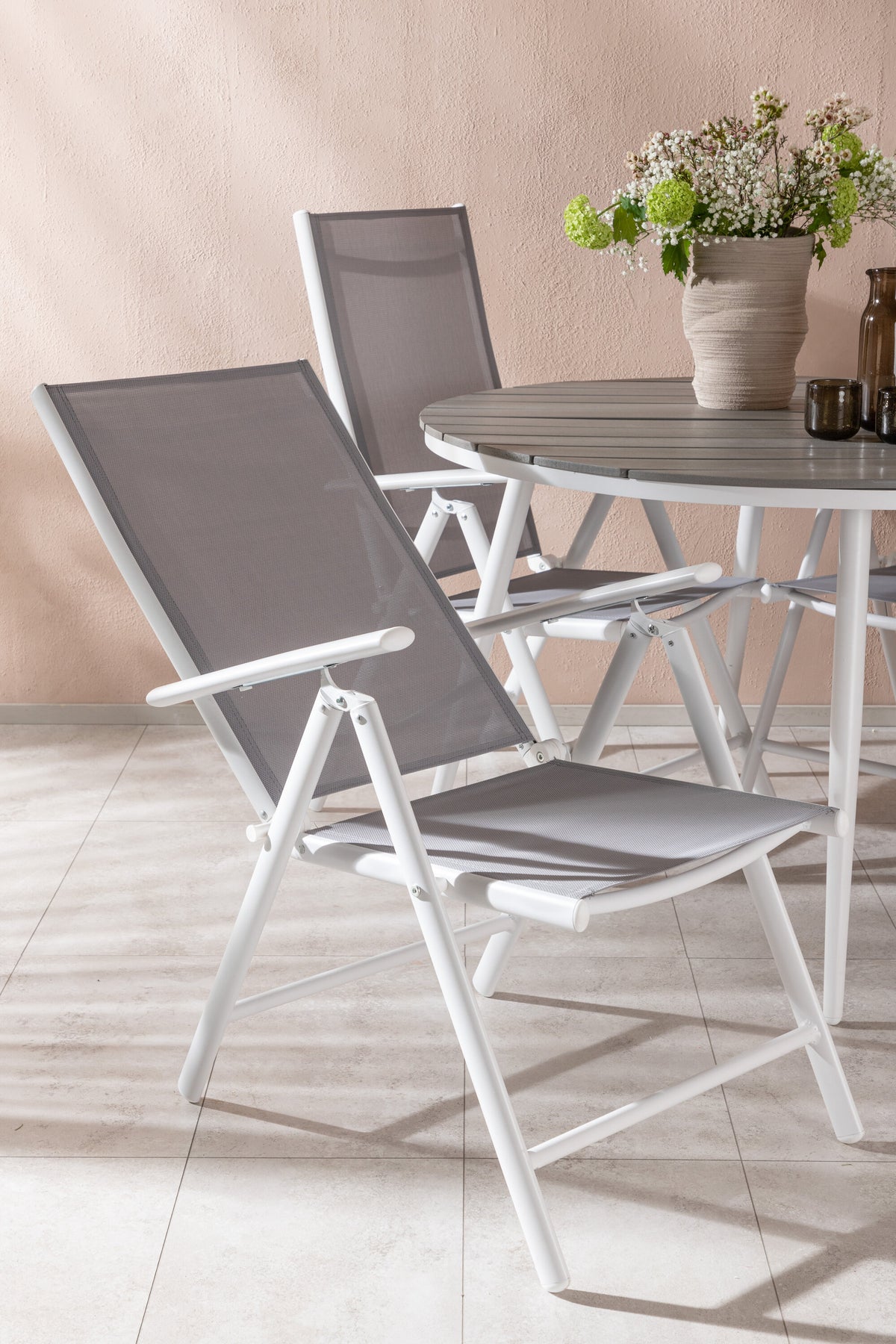 Break Matbord med Break Stolarna – Bord: ⌀120 Stol: 62x107,5x55