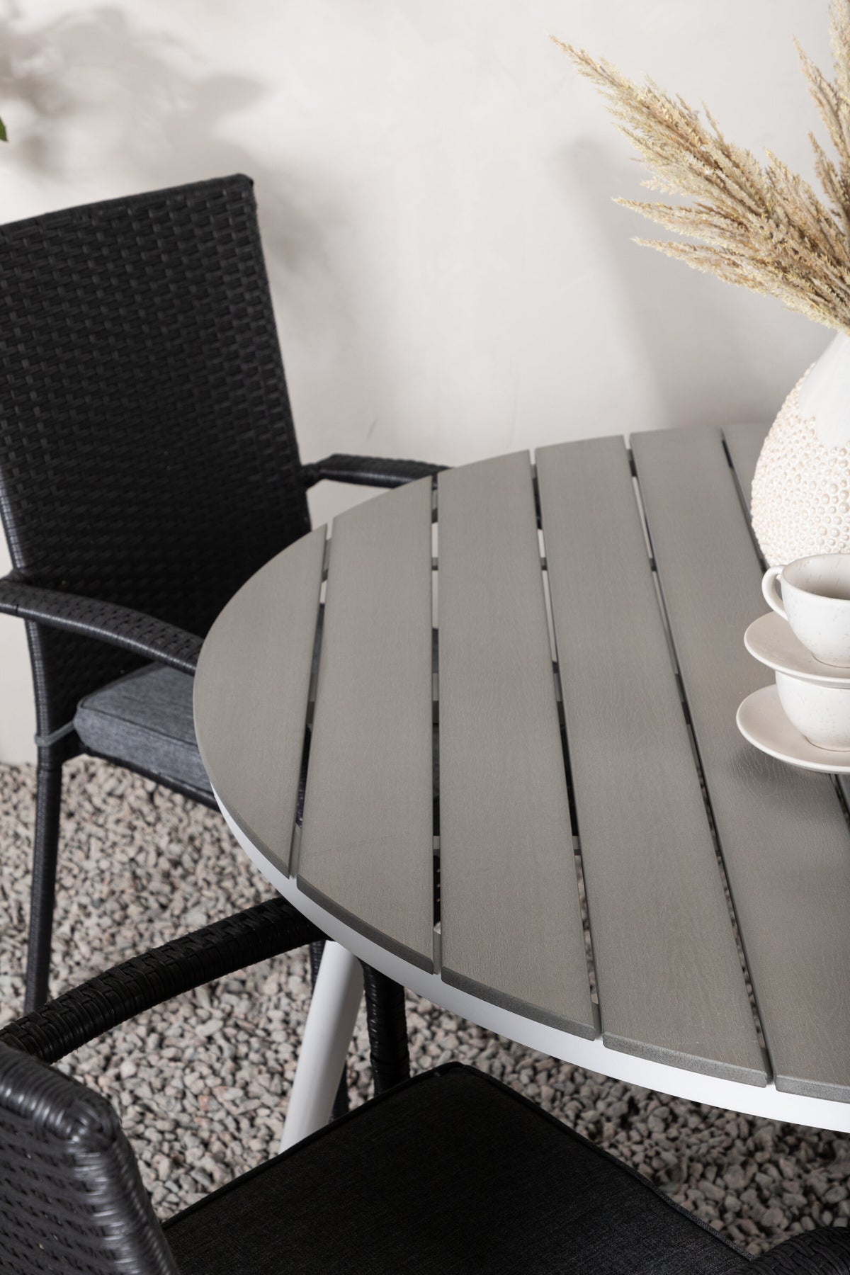 Break Matbord med Anna Stolarna – Bord: ⌀120 Stol: 64x95x55