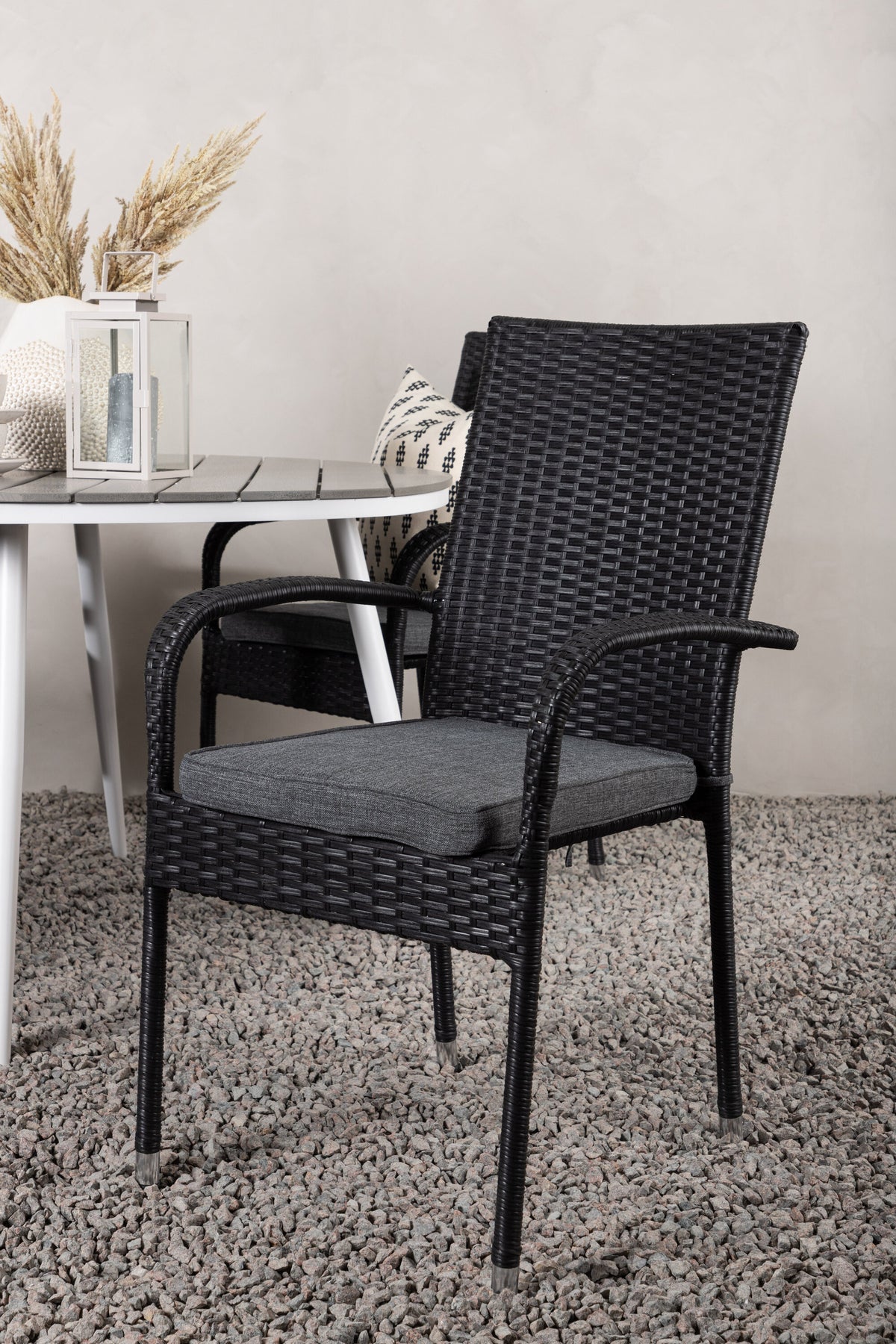 Break Matbord med Anna Stolarna – Bord: ⌀120 Stol: 64x95x55