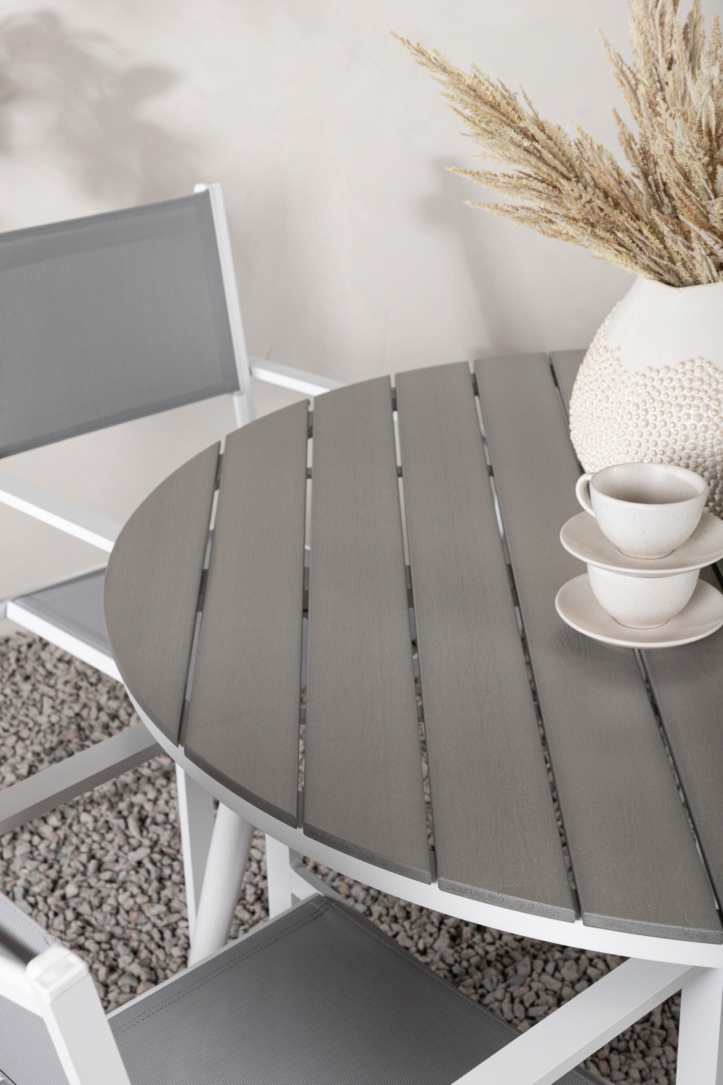 Break Matbord med Copacabana Stolarna – Bord: ⌀120 Stol: 60,5x88x56,5