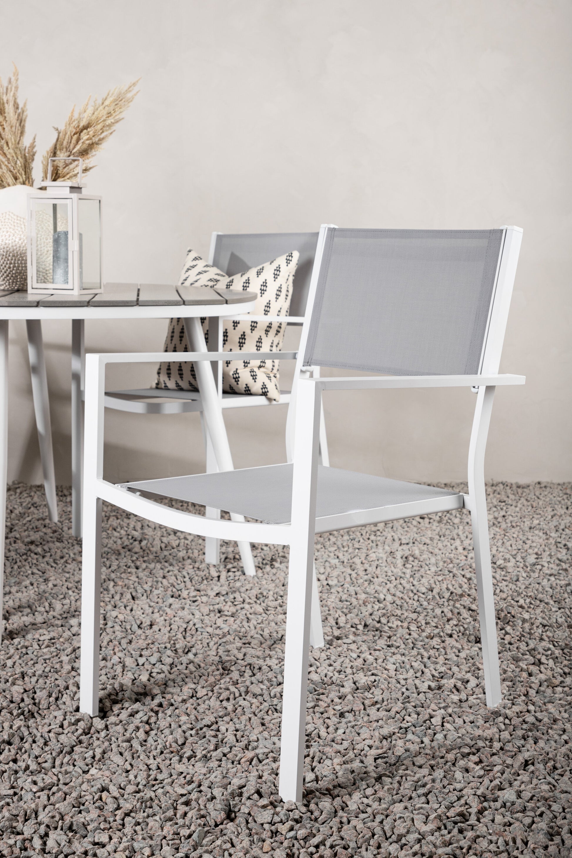 Break Matbord med Copacabana Stolarna – Bord: ⌀120 Stol: 60,5x88x56,5