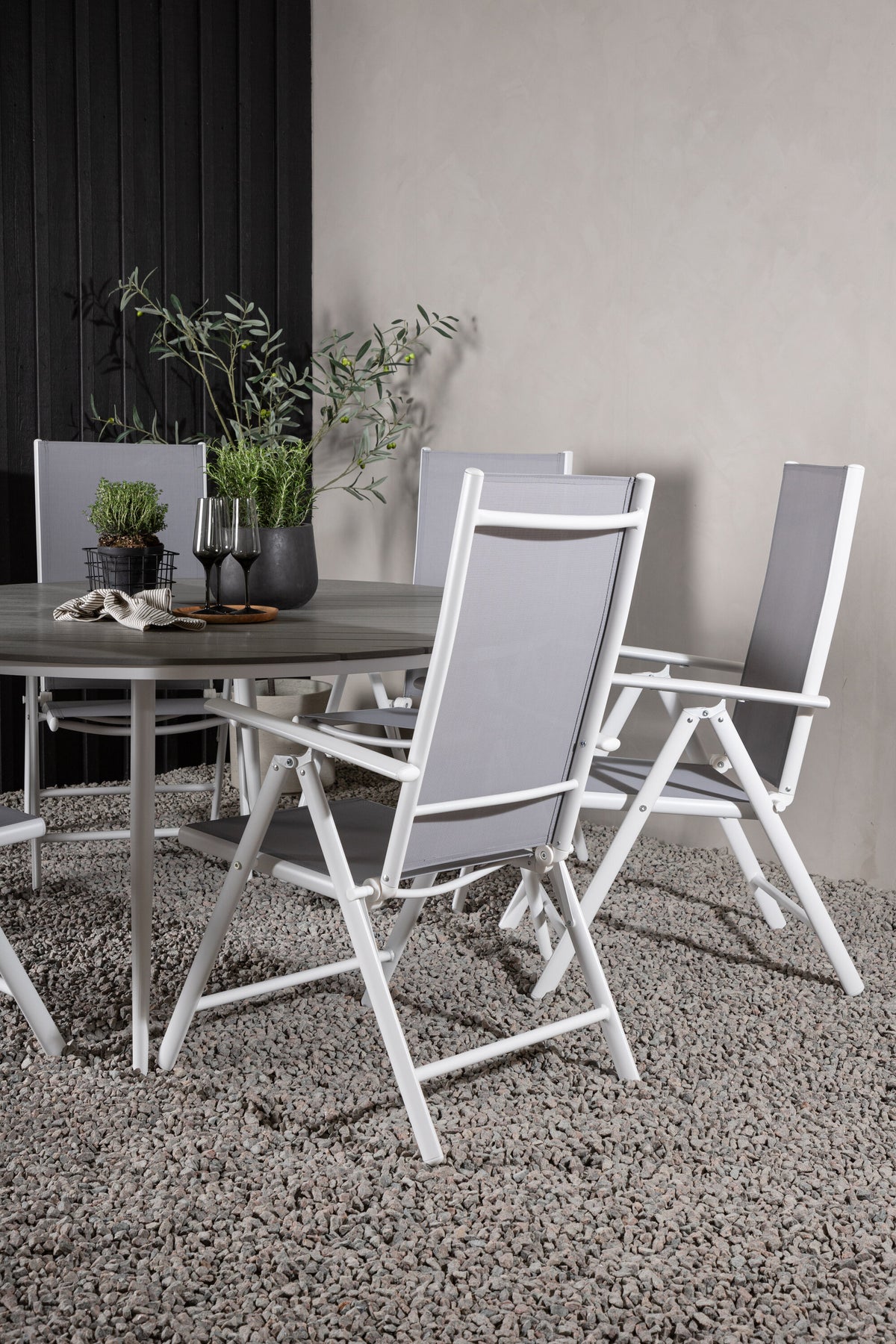 Break Matbord med Break Stolarna – Bord: ⌀150 Stol: 62x107,5x55