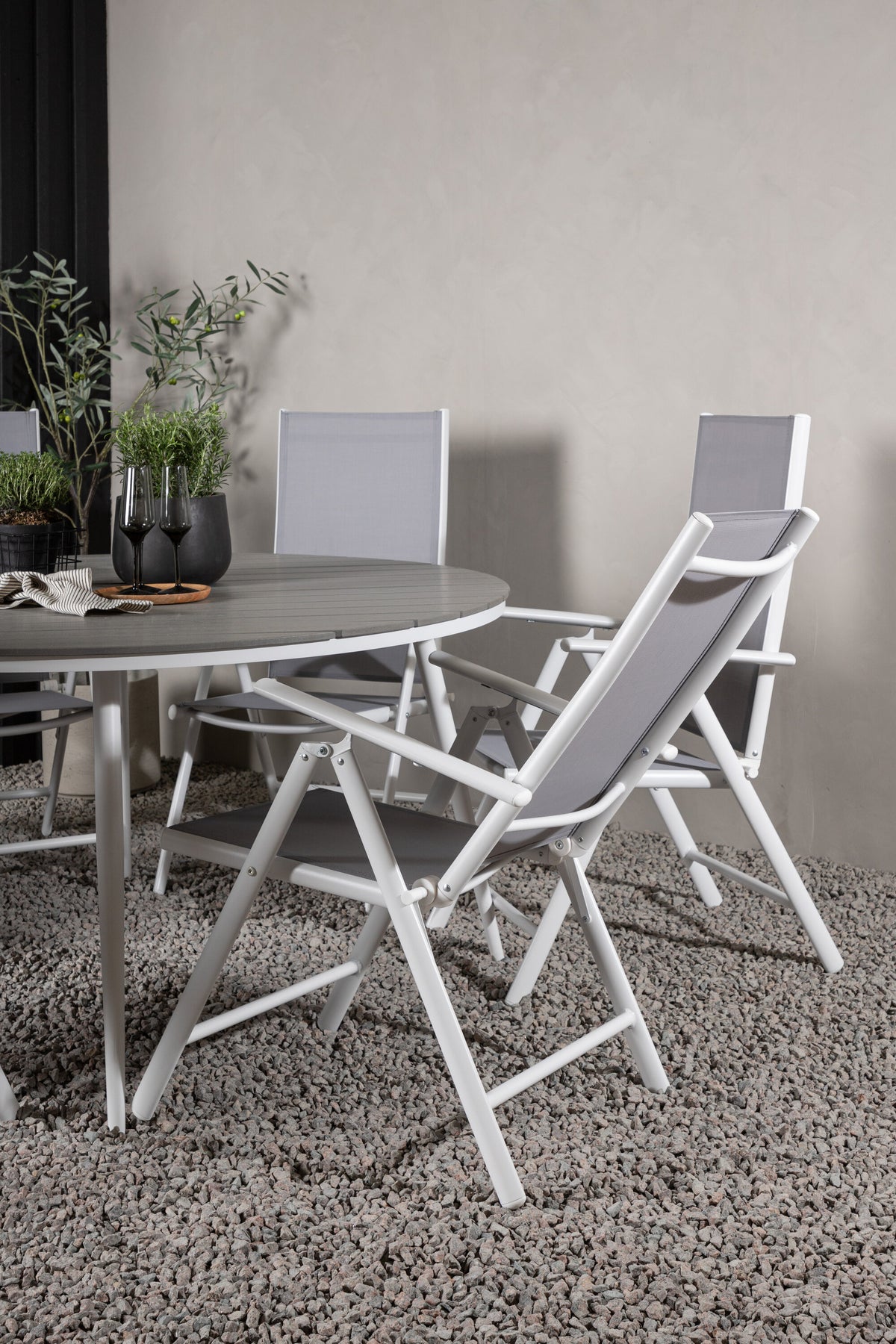 Break Matbord med Break Stolarna – Bord: ⌀150 Stol: 62x107,5x55