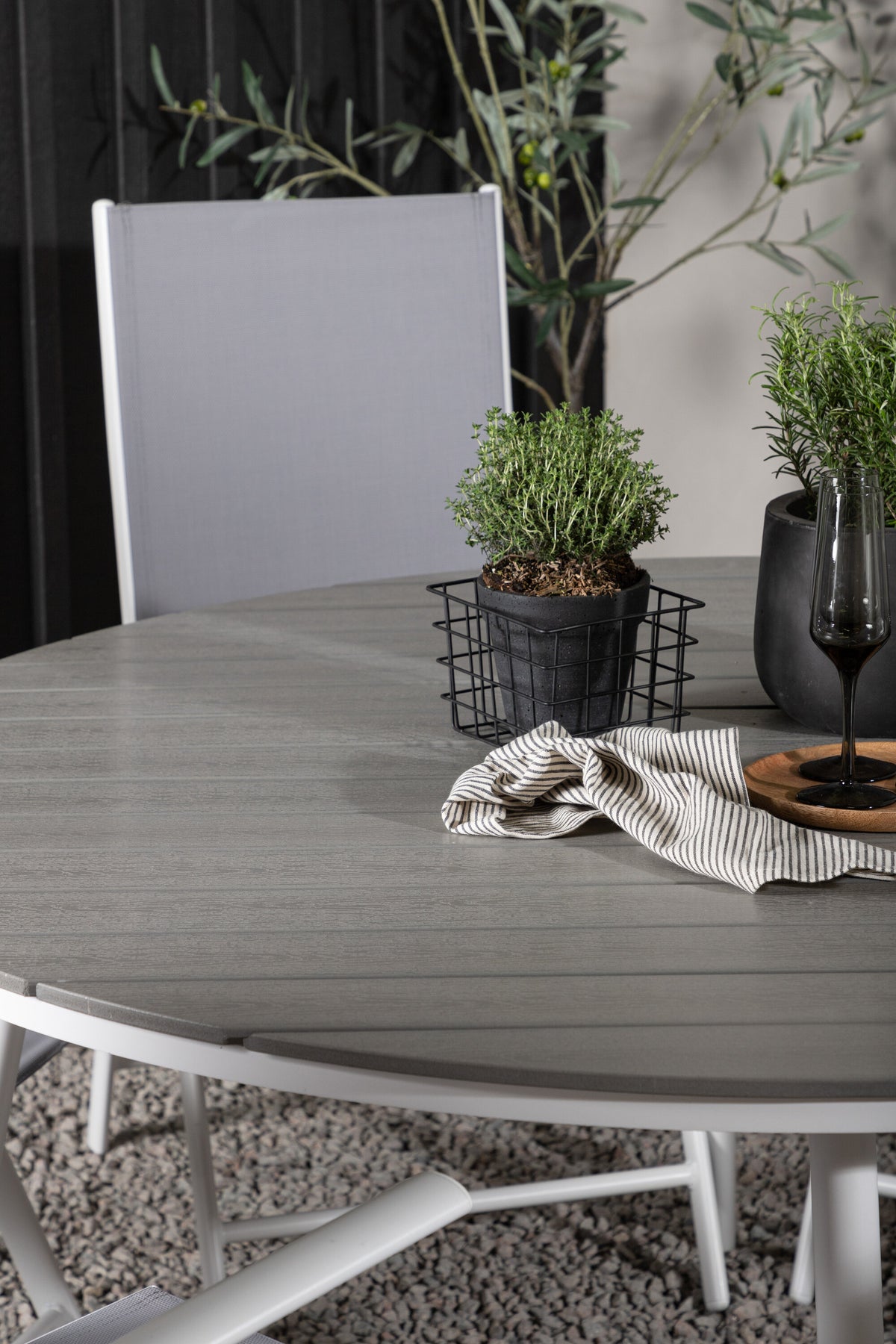 Break Matbord med Break Stolarna – Bord: ⌀150 Stol: 62x107,5x55