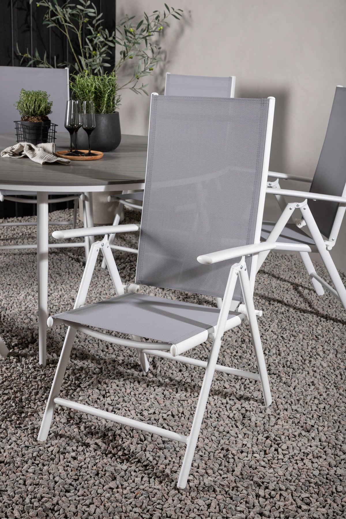 Break Matbord med Break Stolarna – Bord: ⌀150 Stol: 62x107,5x55