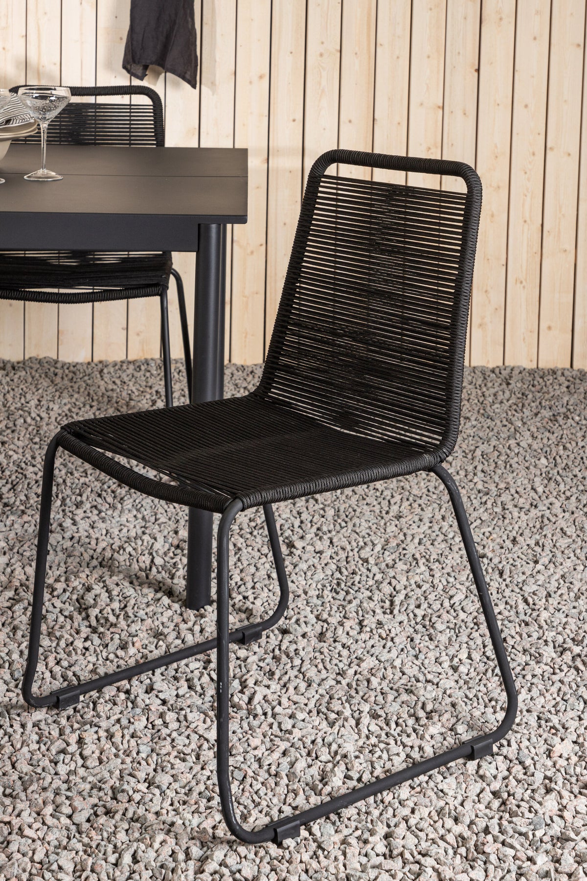 Modena Matbord med Lindos Stolarna – Aluminium