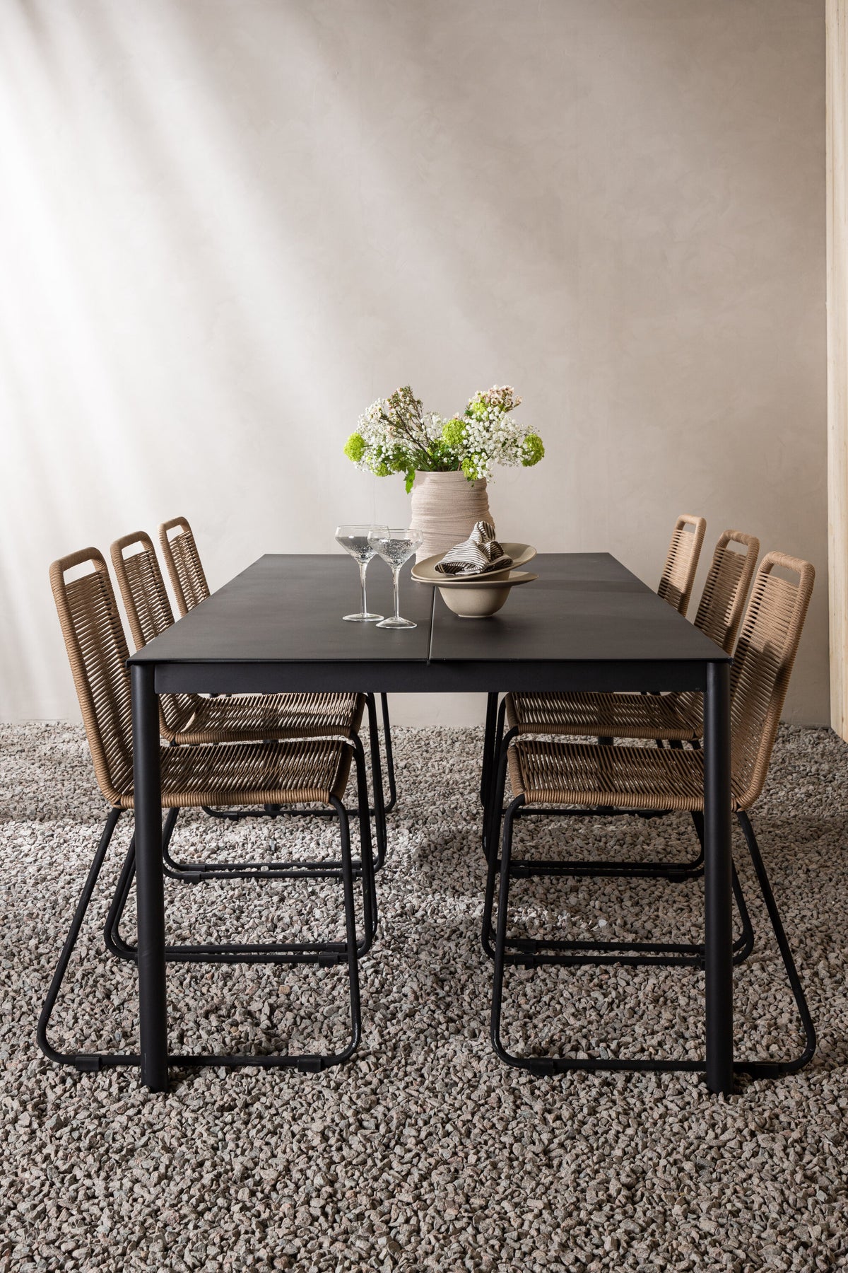 Modena Matbord med Lindos Stolarna – Bord: 75x200x100 Stol: 59x86x57