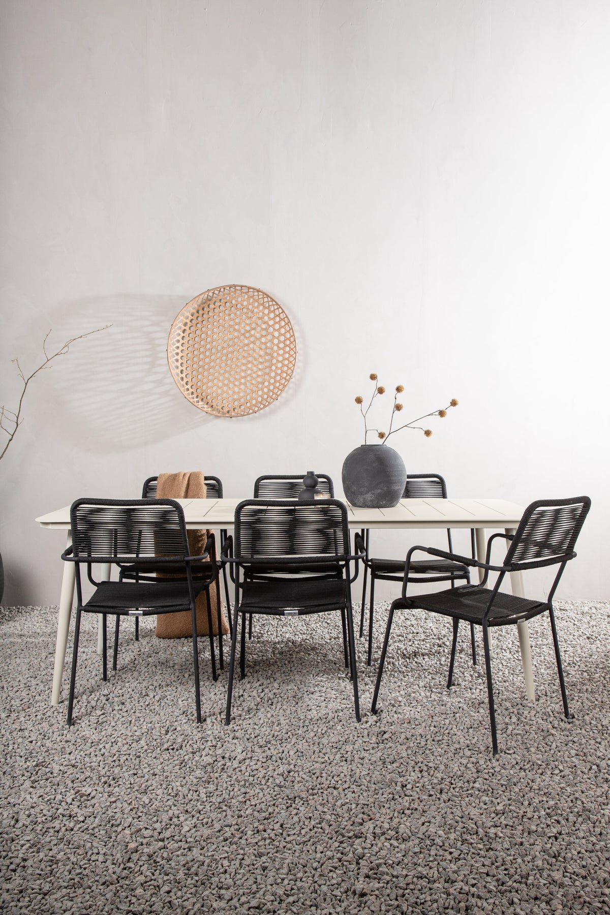 Lina Matbord med Lindos Stolarna – Bord: 75x200x90 Stol: 66x85x55