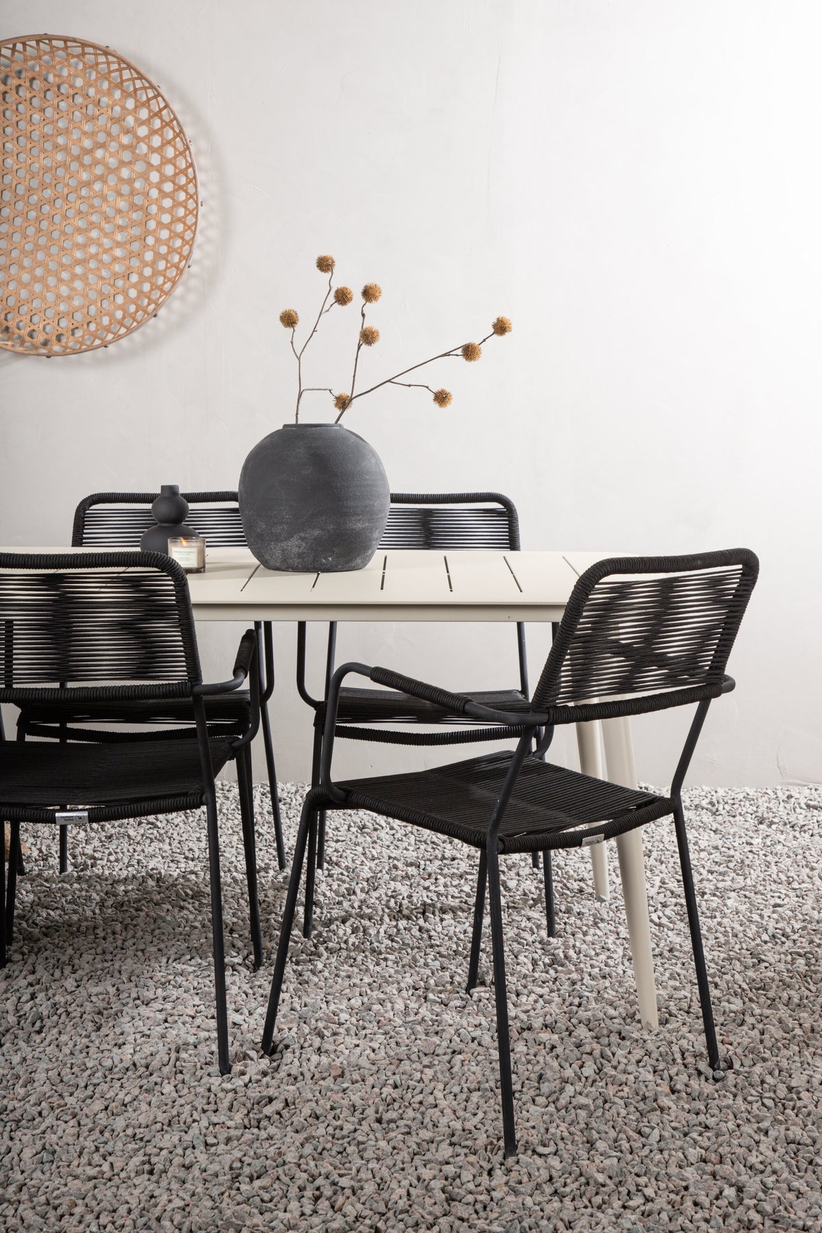 Lina Matbord med Lindos Stolarna – Bord: 75x200x90 Stol: 66x85x55