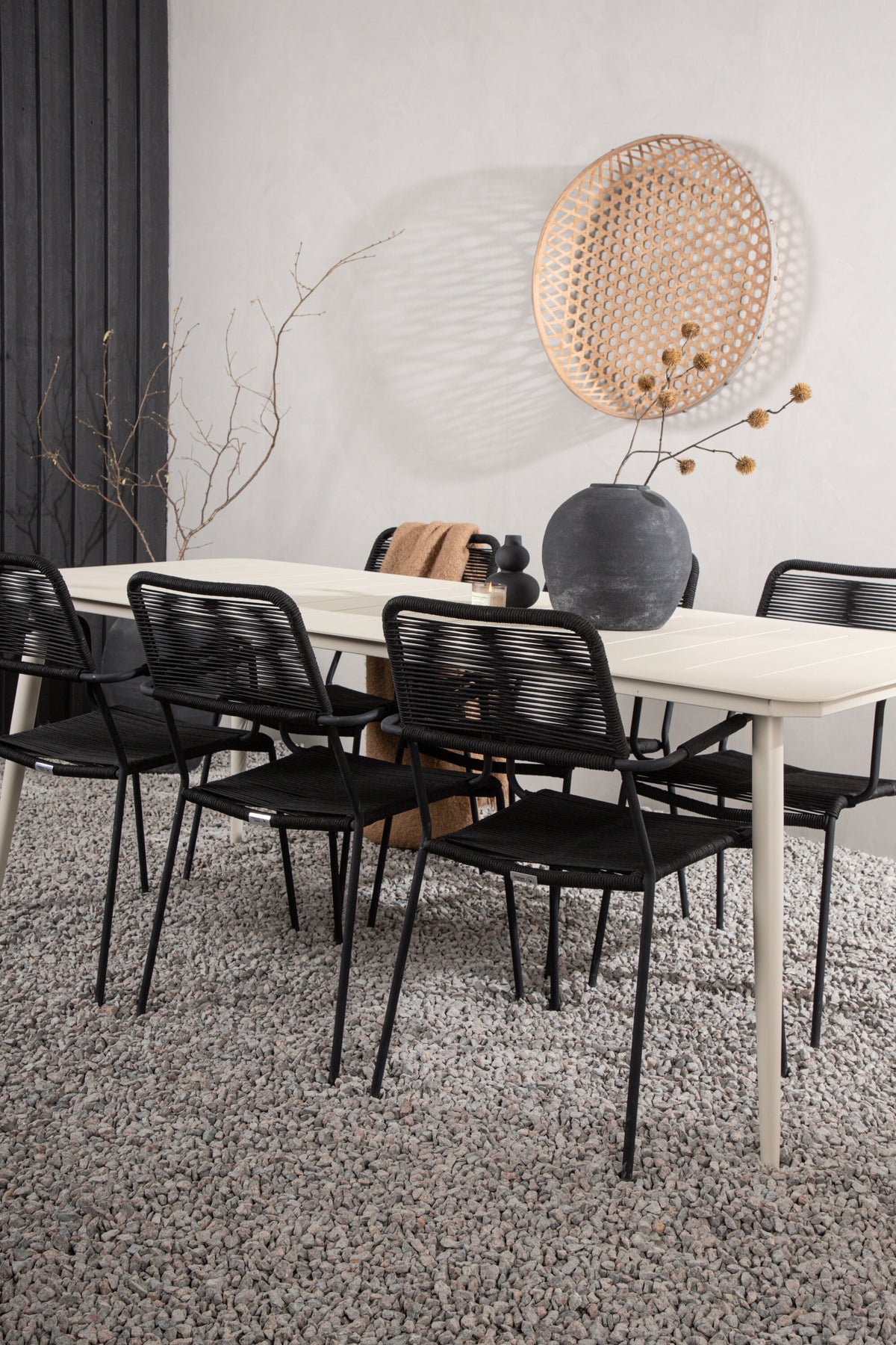 Lina Matbord med Lindos Stolarna – Bord: 75x200x90 Stol: 66x85x55
