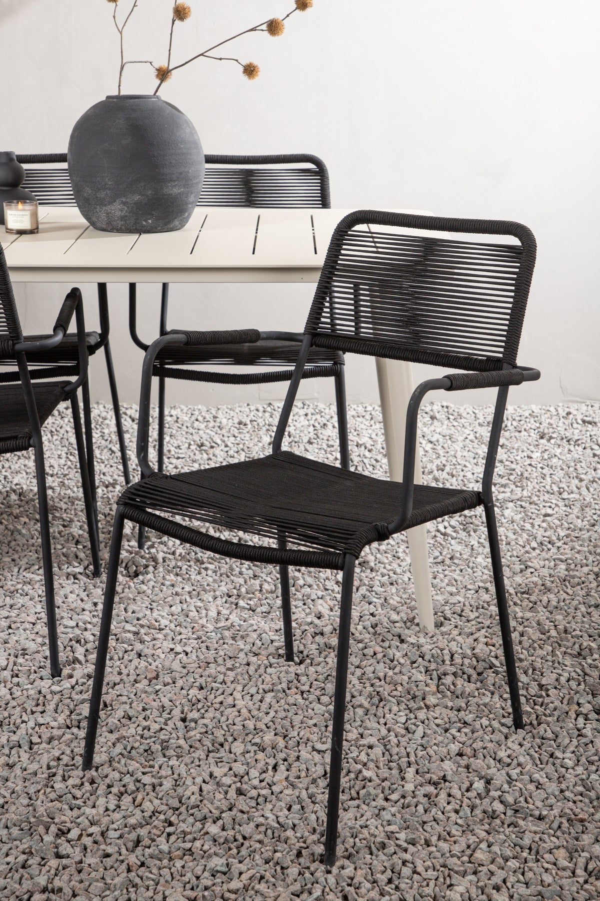 Lina Matbord med Lindos Stolarna – Bord: 75x200x90 Stol: 66x85x55