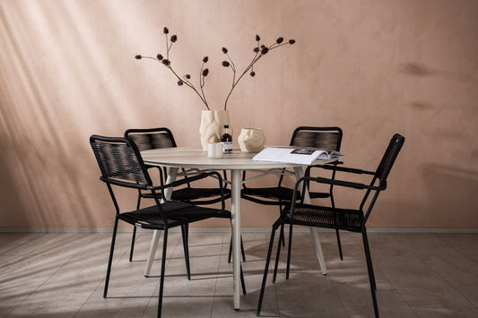 Lina Matbord med Lindos Stolarna – Bord: ⌀120 Stol: 66x85x55