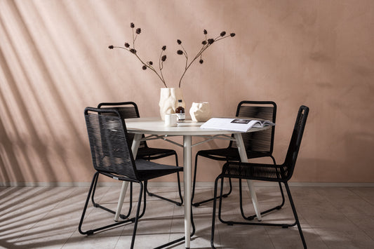 Lina Matbord med Lindos Stolarna – Bord: ⌀120 Stol: 59x86x57