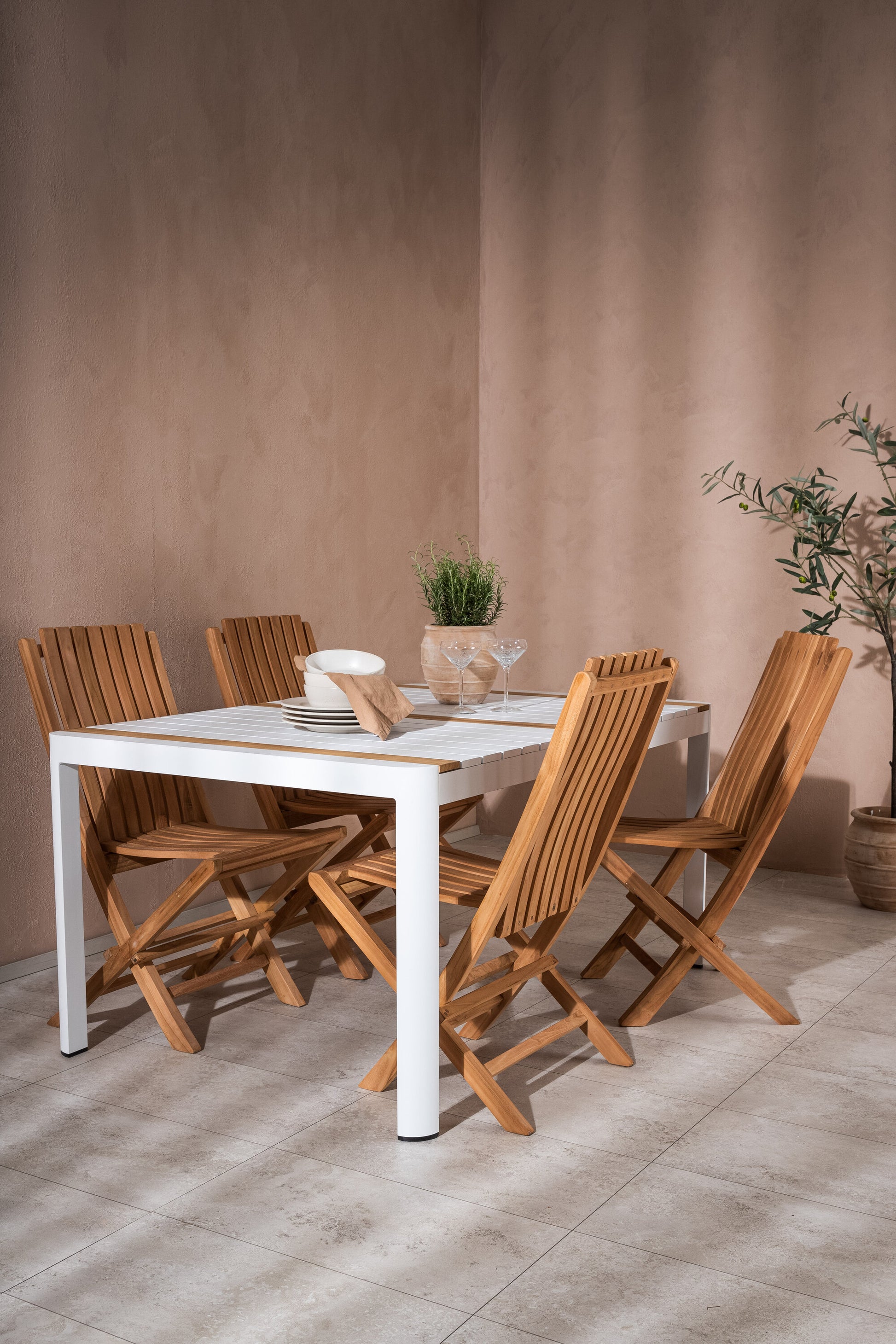 Togo Matbord med Ghana Stolarna – Bord: 75x150x90 Stol: 47x98x43
