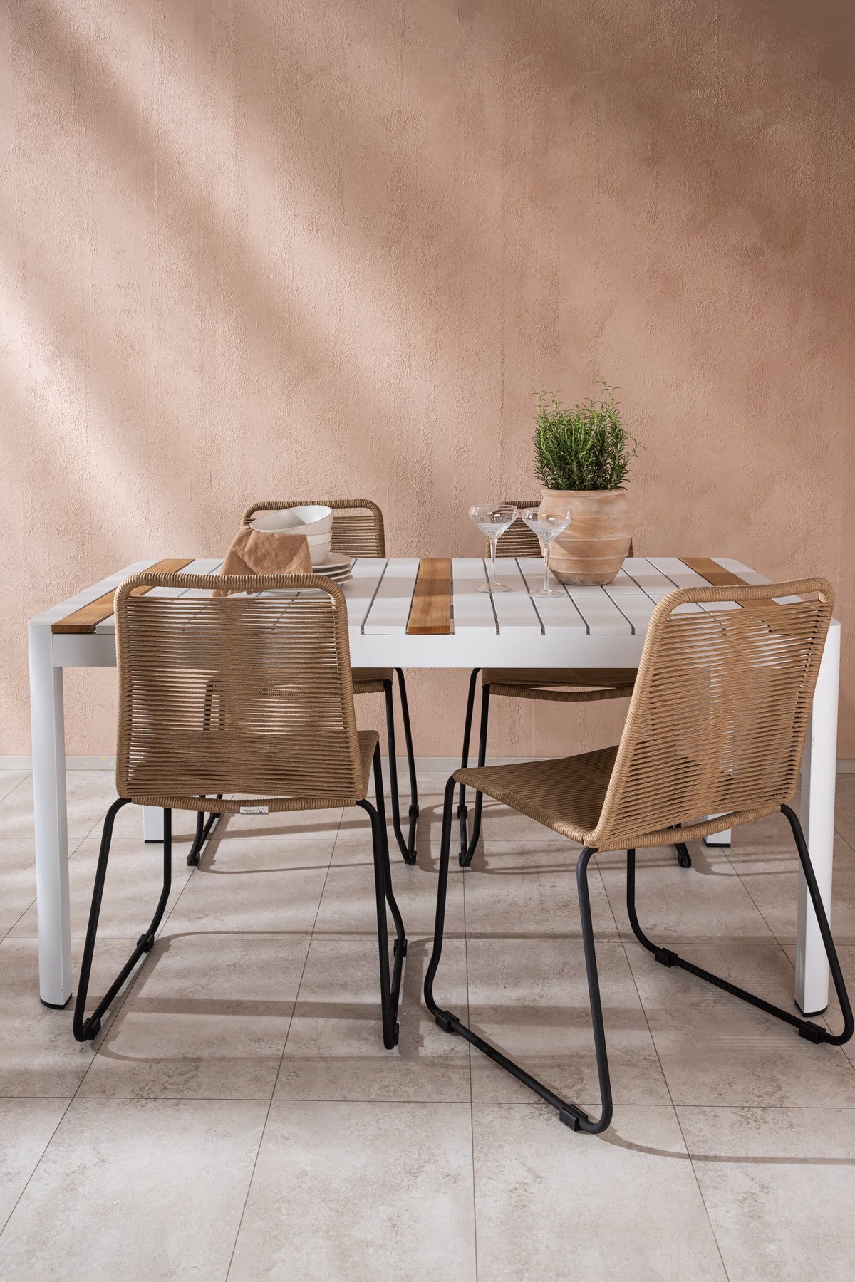 Togo Matbord med Lindos Stolarna – Bord: 75x150x90 Stol: 59x86x57