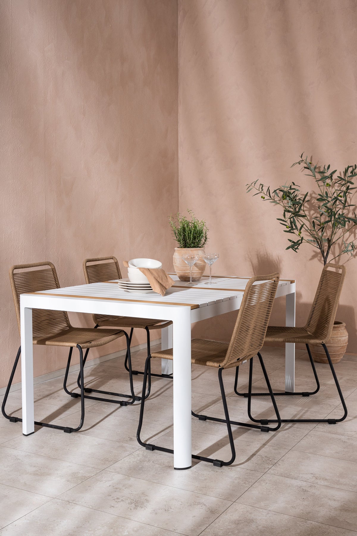 Togo Matbord med Lindos Stolarna – Bord: 75x150x90 Stol: 59x86x57