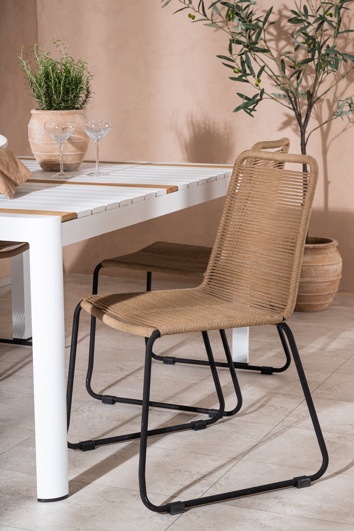 Togo Matbord med Lindos Stolarna – Bord: 75x150x90 Stol: 59x86x57