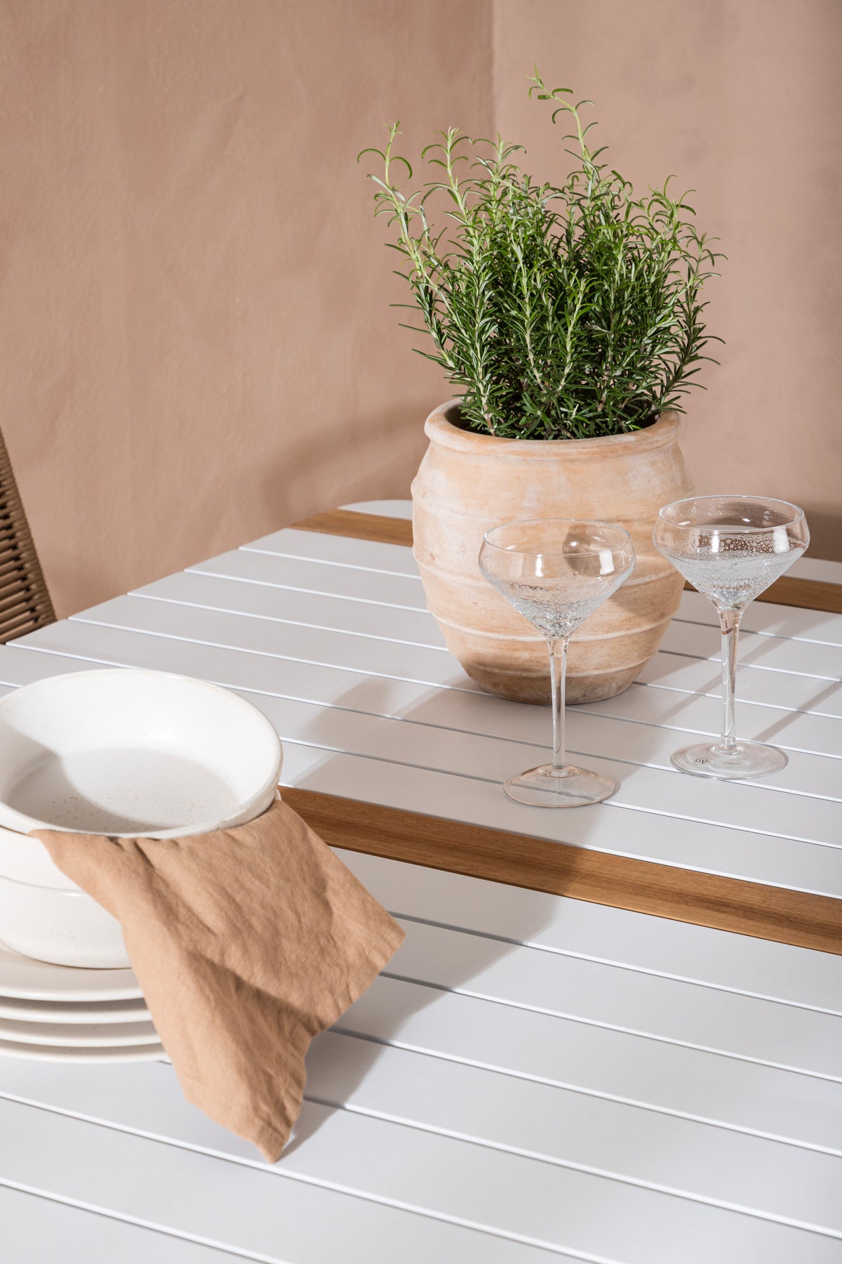 Togo Matbord med Lindos Stolarna – Bord: 75x150x90 Stol: 59x86x57
