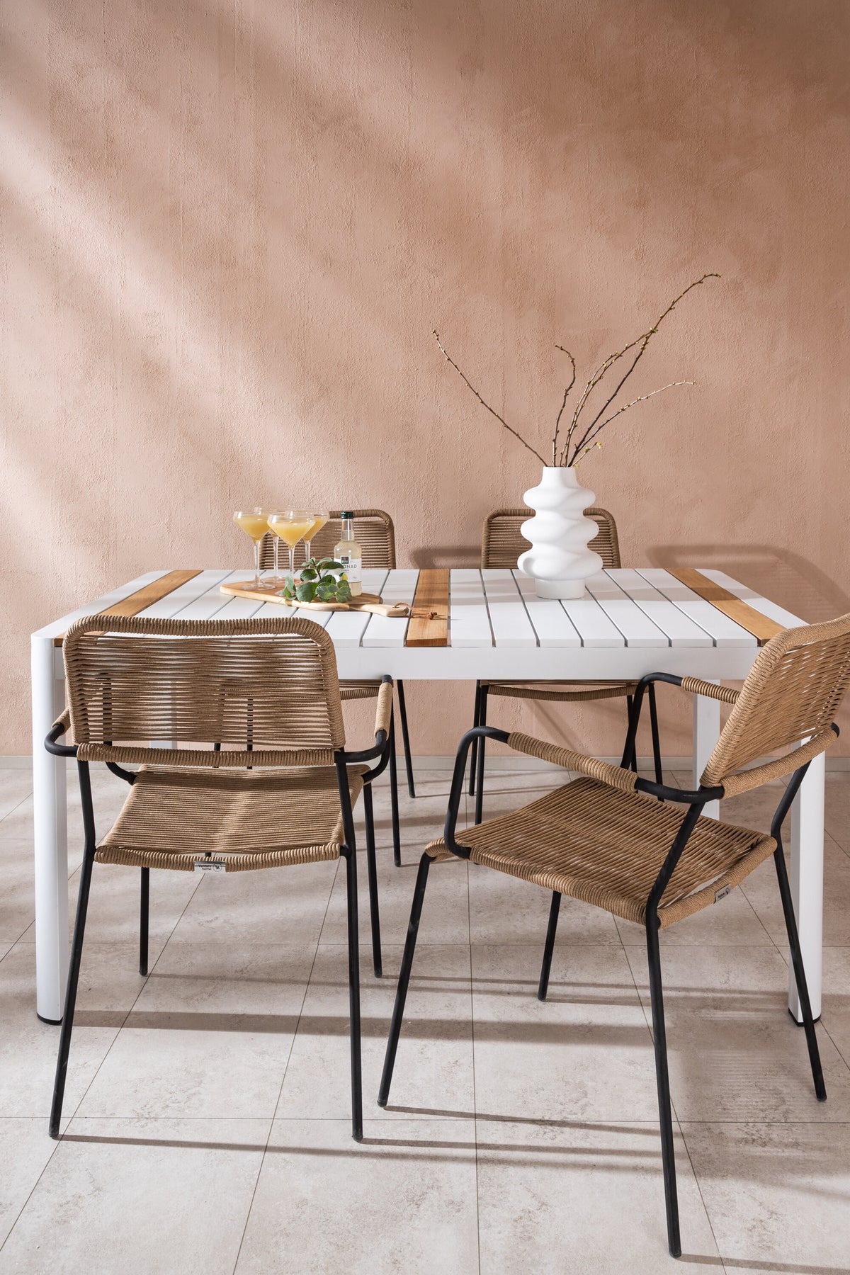 Togo Matbord med Lindos Stolarna – Bord: 75x150x90 Stol: 66x85x55