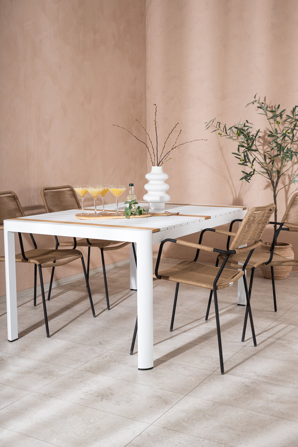 Togo Matbord med Lindos Stolarna – Bord: 75x150x90 Stol: 66x85x55