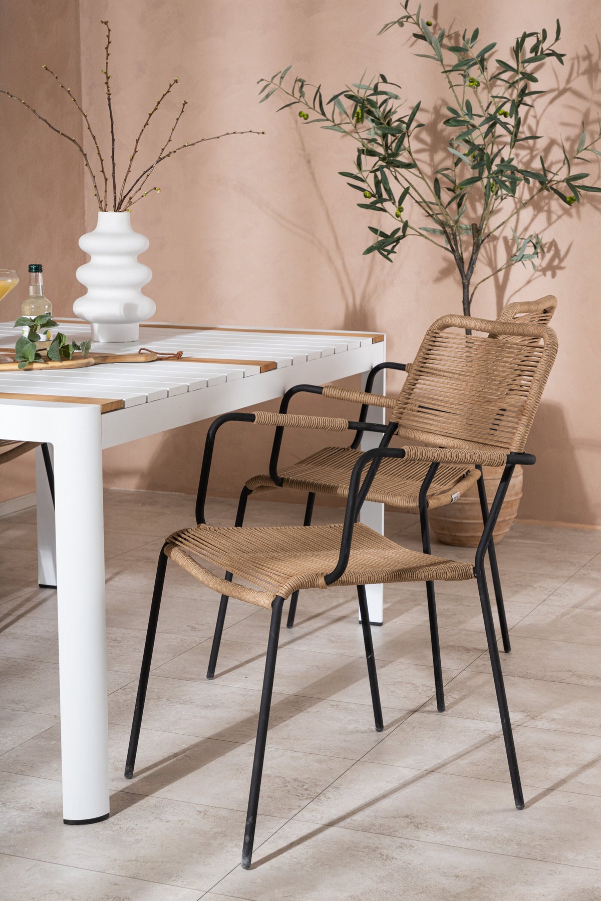Togo Matbord med Lindos Stolarna – Bord: 75x150x90 Stol: 66x85x55