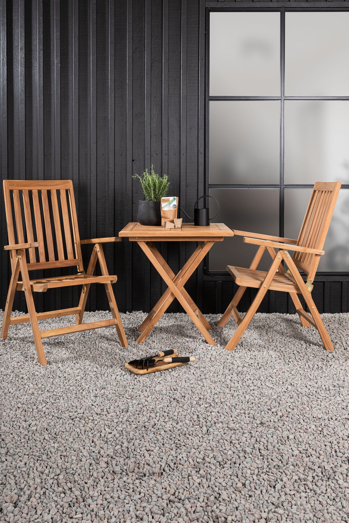 Kenya Matbord med Kenya Stolarna – Bord: 75x70x70 Stol: 50x105x62