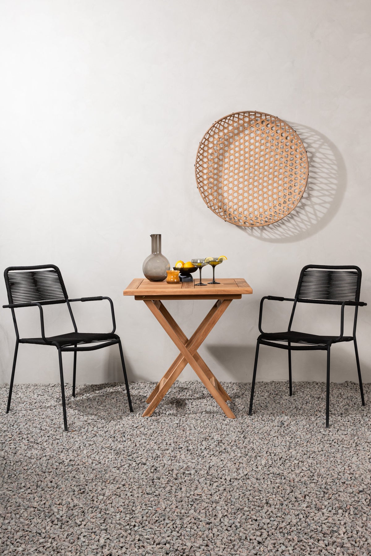 Kenya Matbord med Lindos Stolarna – Bord: 75x70x70 Stol: 66x85x55