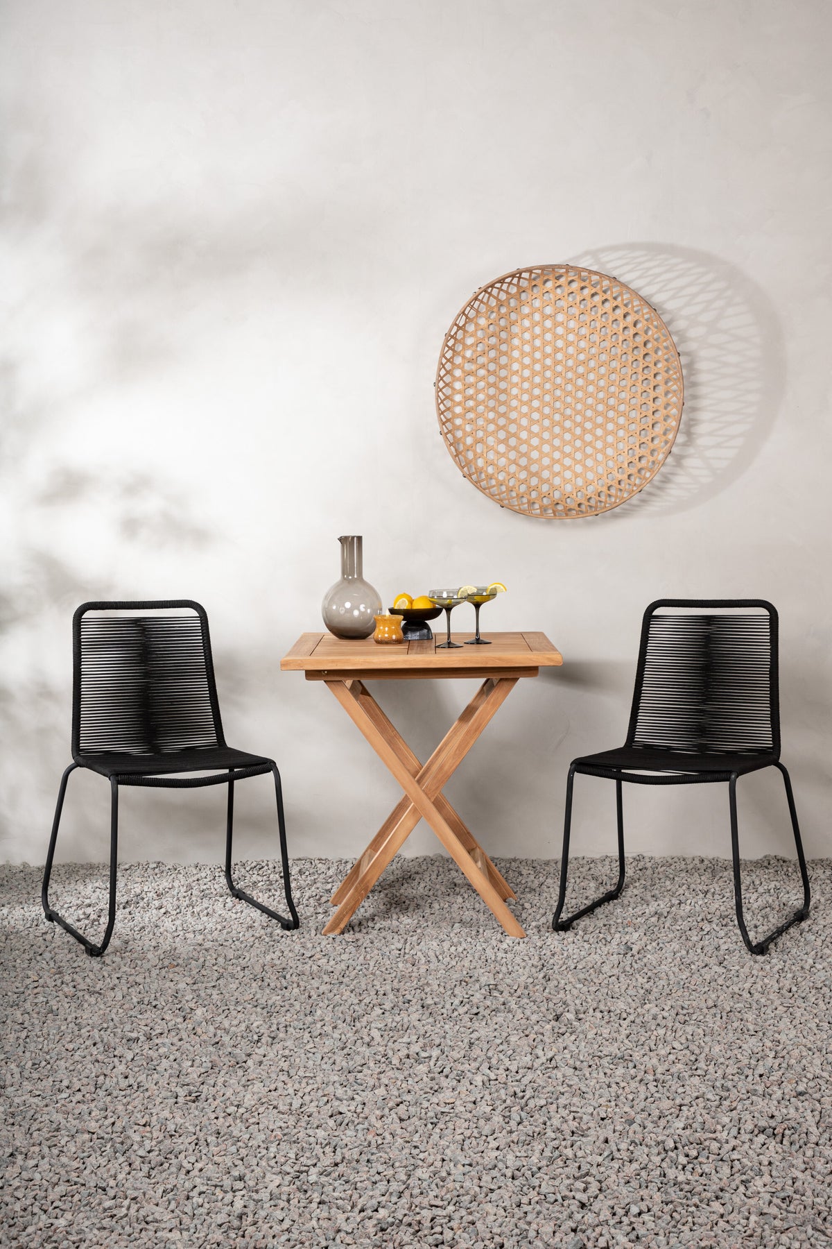 Kenya Matbord med Lindos Stolarna – Bord: 75x70x70 Stol: 59x86x57