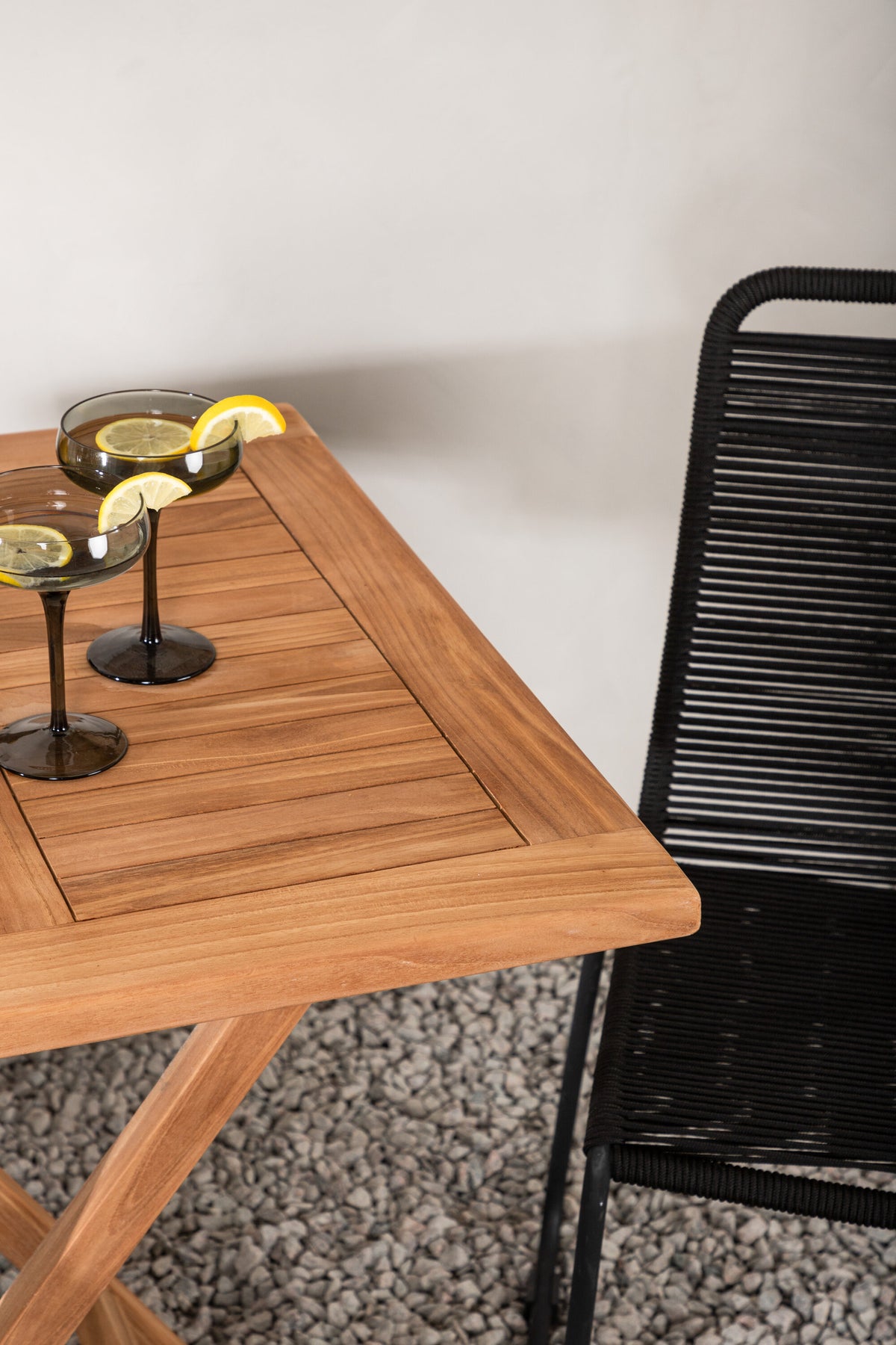 Kenya Matbord med Lindos Stolarna – Bord: 75x70x70 Stol: 59x86x57