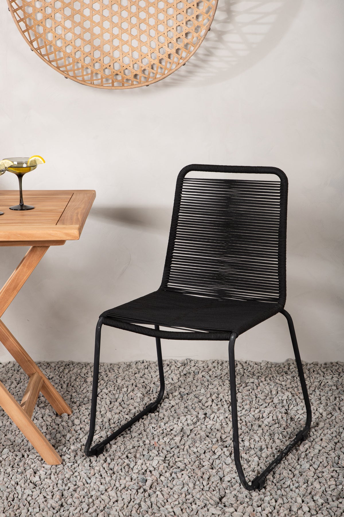 Kenya Matbord med Lindos Stolarna – Bord: 75x70x70 Stol: 59x86x57