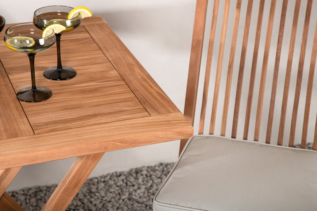 Kenya Matbord med Kenya Stolarna – Bord: 75x70x70 Stol: 62x89x47