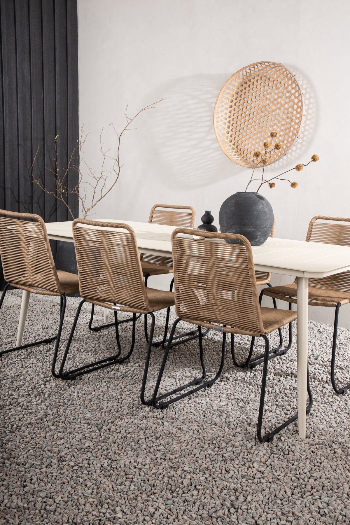 Lina Matbord med Lindos Stolarna – Bord: 75x200x90 Stol: 59x86x57